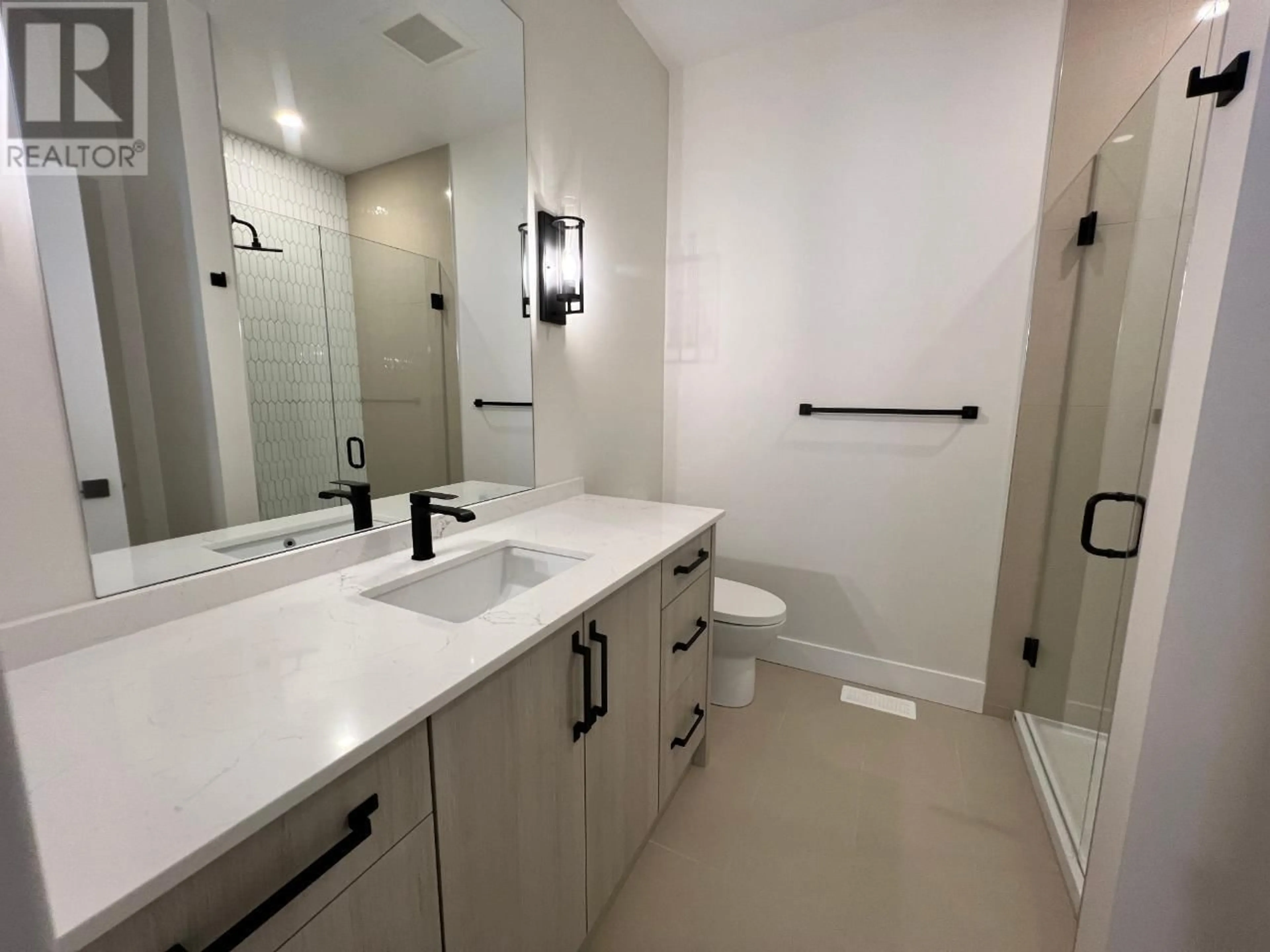 Contemporary bathroom, ceramic/tile floor for 8000 VEDETTE Drive Unit# 23, Osoyoos British Columbia V0H1V2