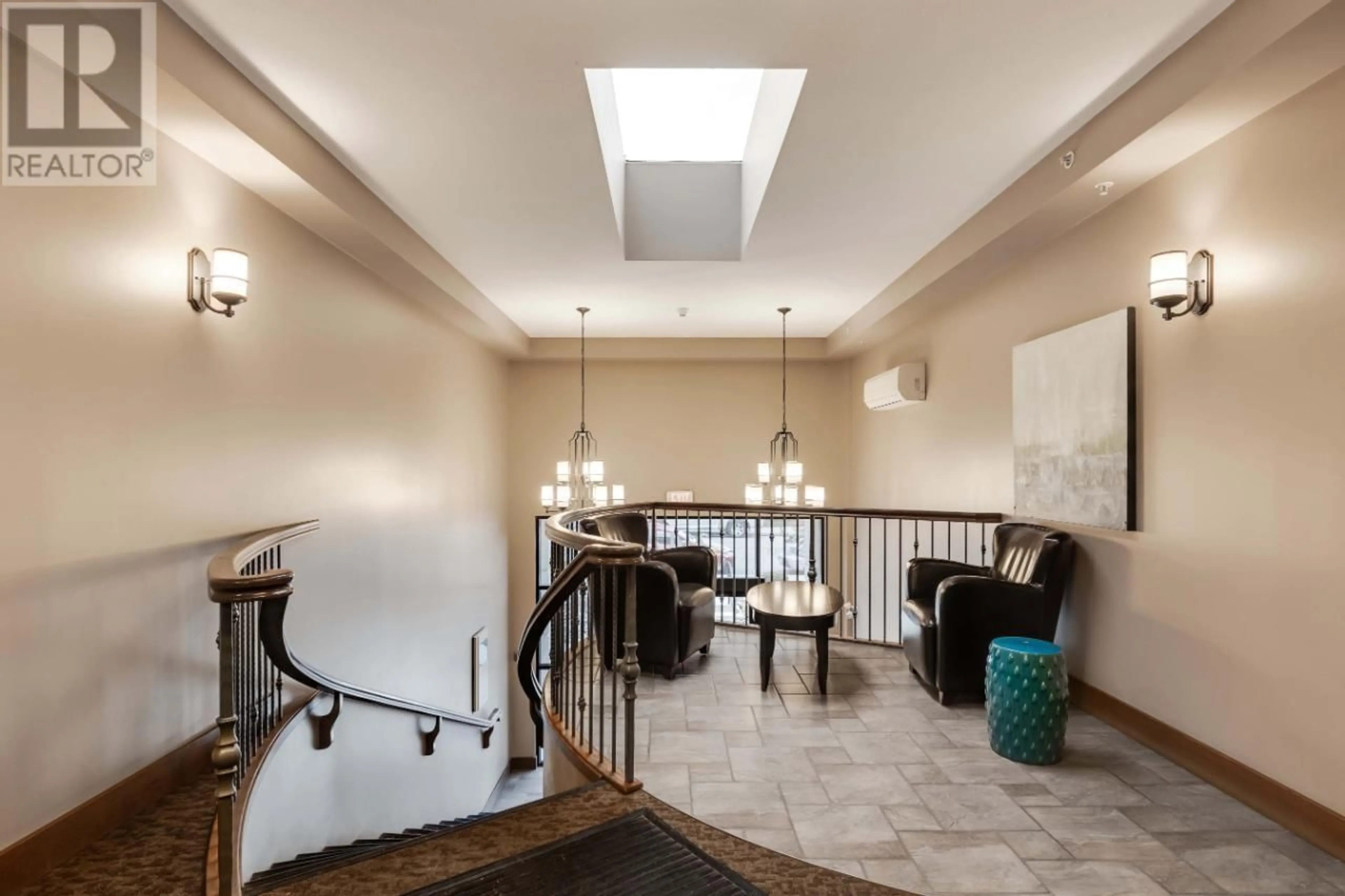 Indoor foyer for 2142 Vasile Road Road Unit# 313, Kelowna British Columbia V1Y6H5