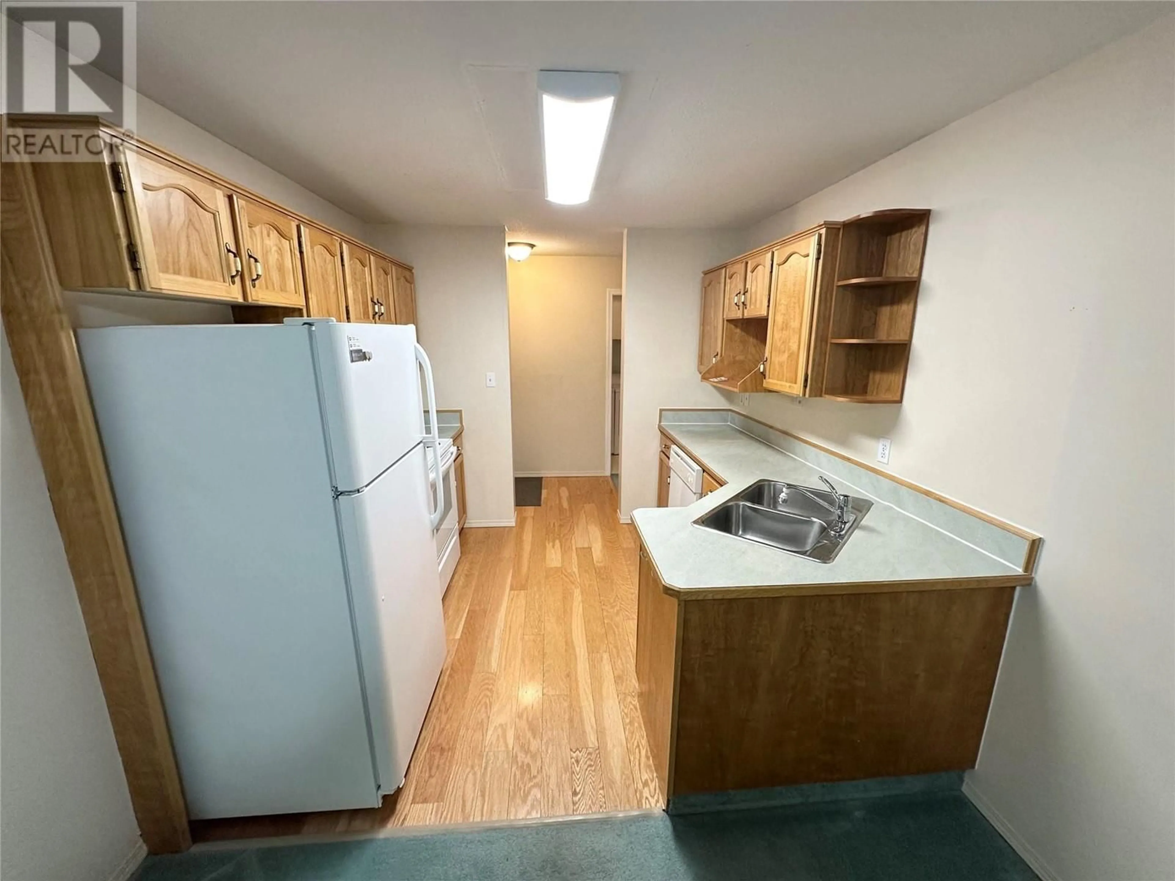 Standard kitchen, unknown for 102 - 3426 HEMLOCK STREET, Penticton British Columbia V2A8K1