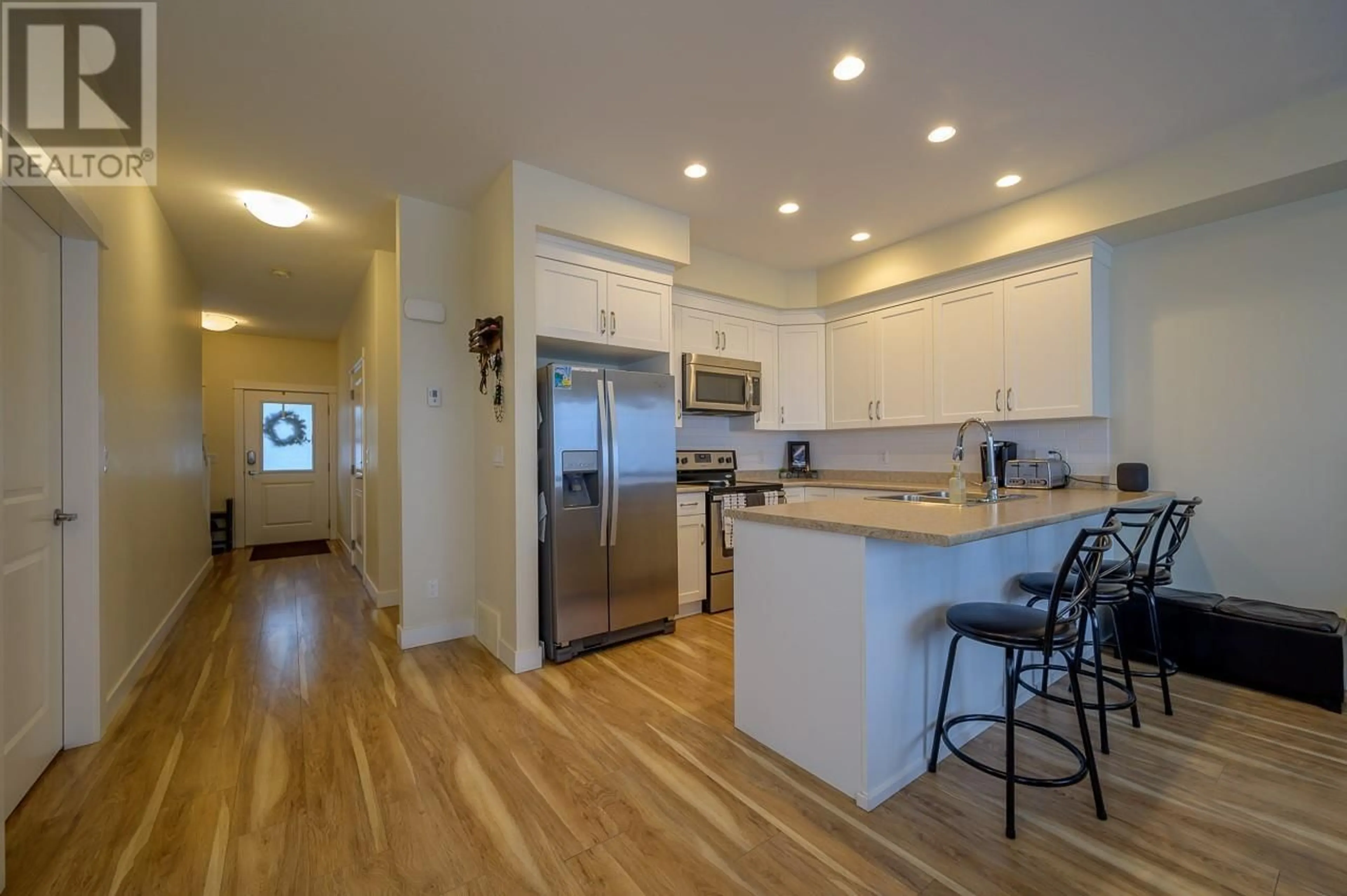 Open concept kitchen, wood/laminate floor for 1325 Aberdeen Drive Unit# 114, Kamloops British Columbia V1S0C7