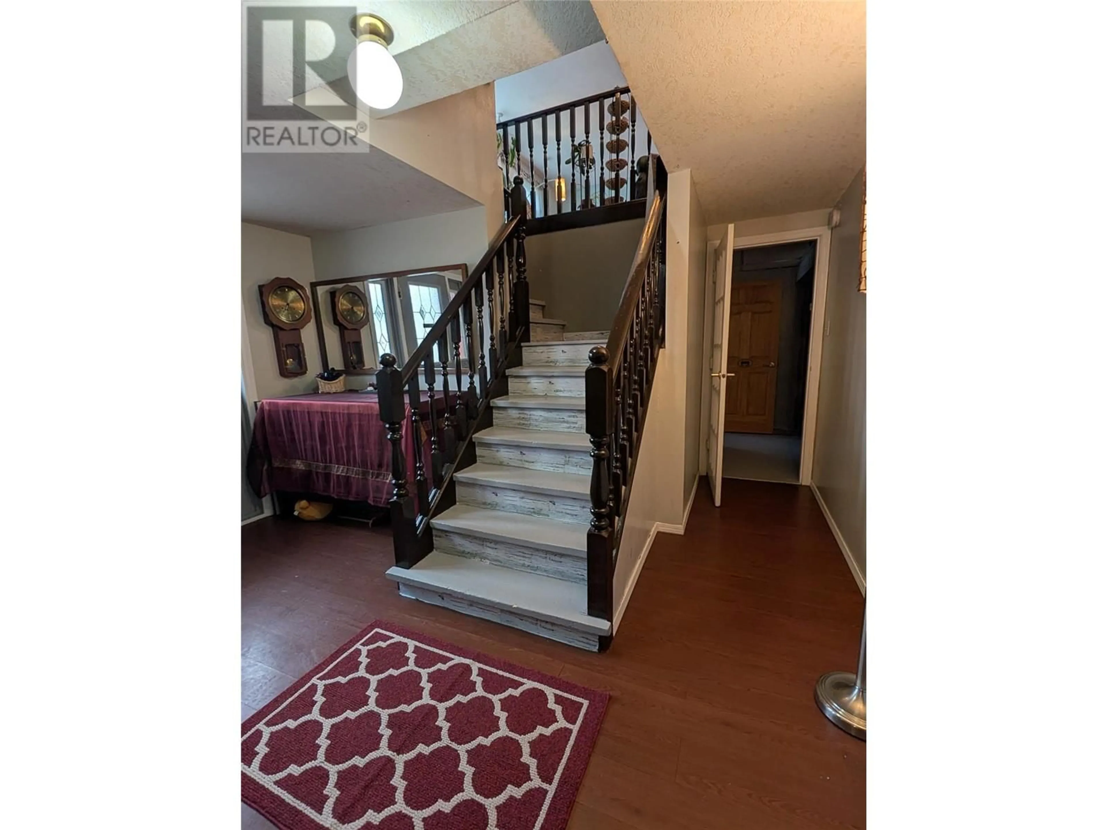 Indoor foyer for 188 WALDEN CRESCENT, Penticton British Columbia V2A1R7