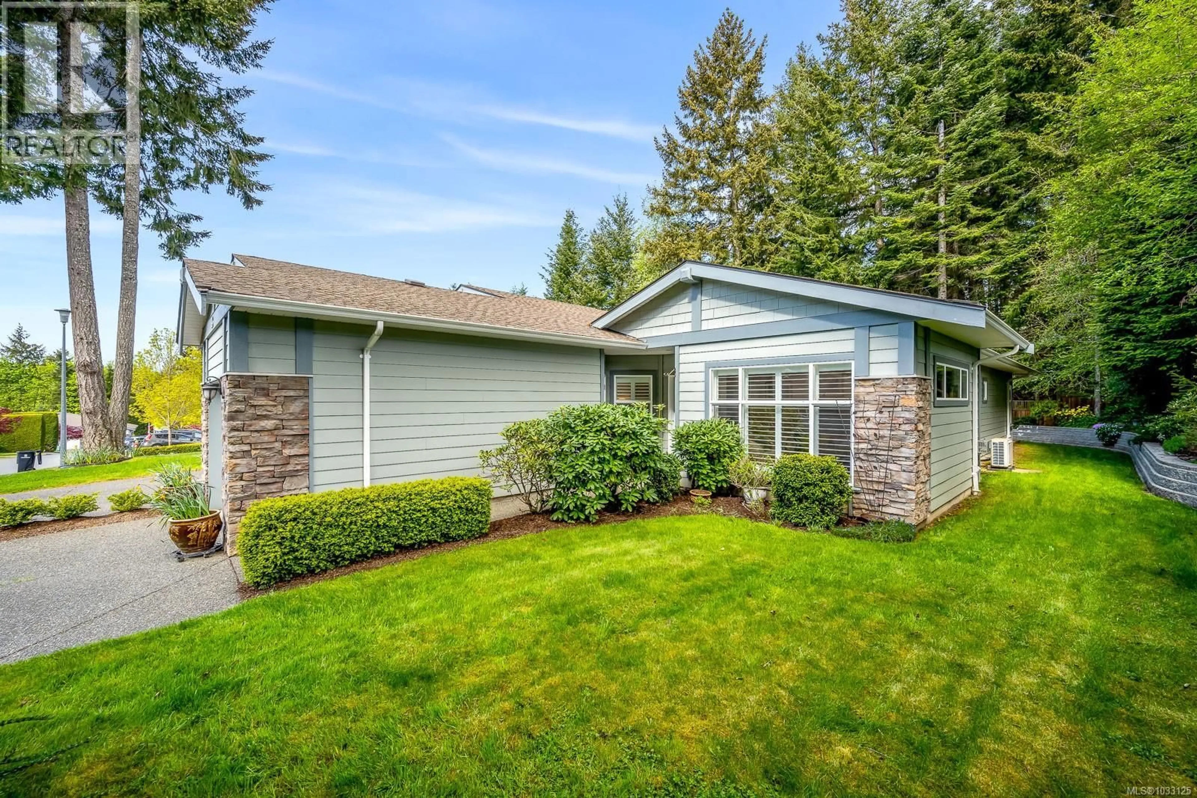 Home with vinyl exterior material, street for 83 - 2001 BLUE JAY PLACE, Courtenay British Columbia V9N4A8
