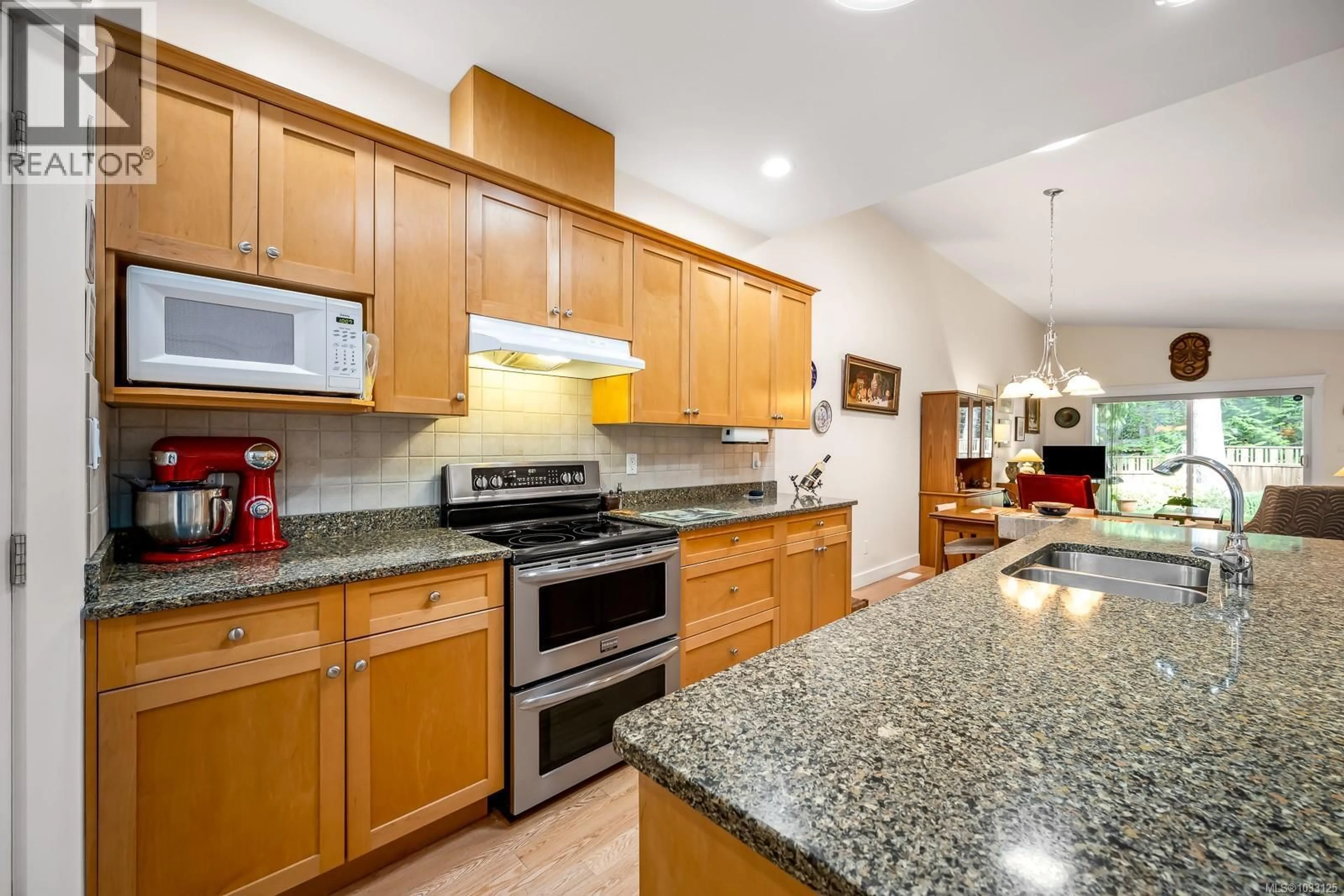 Open concept kitchen, ceramic/tile floor for 83 - 2001 BLUE JAY PLACE, Courtenay British Columbia V9N4A8