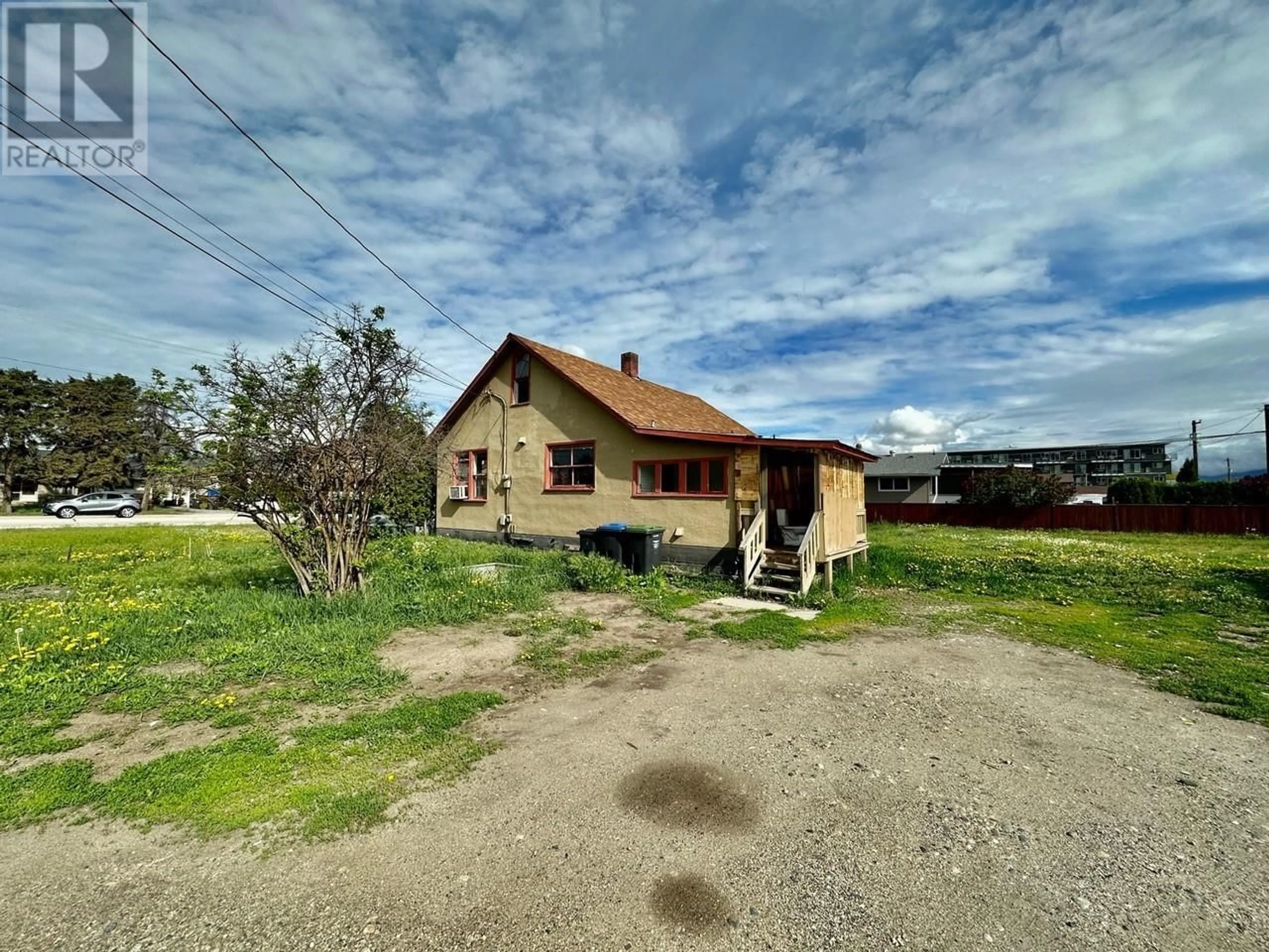 A pic from outside/outdoor area/front of a property/back of a property/a pic from drone, building for 515 Rutland Road N, Rutland British Columbia V1X3B5