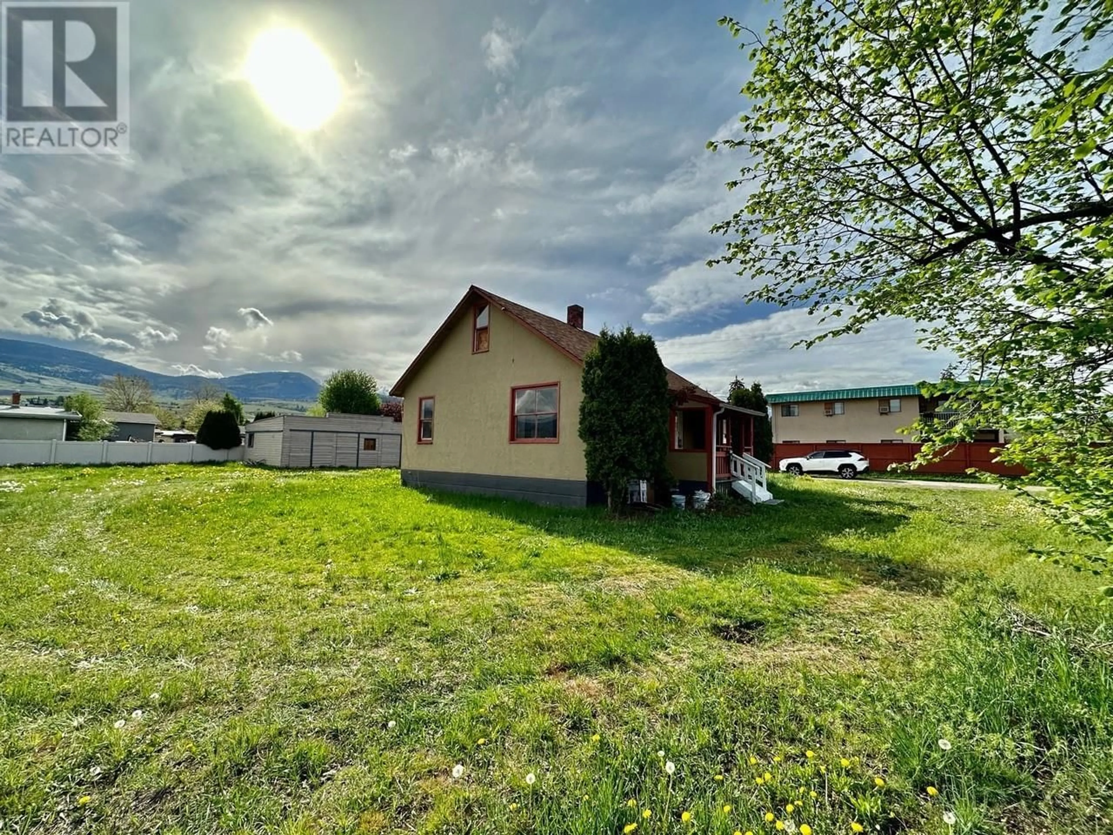 A pic from outside/outdoor area/front of a property/back of a property/a pic from drone, street for 515 Rutland Road N, Rutland British Columbia V1X3B5