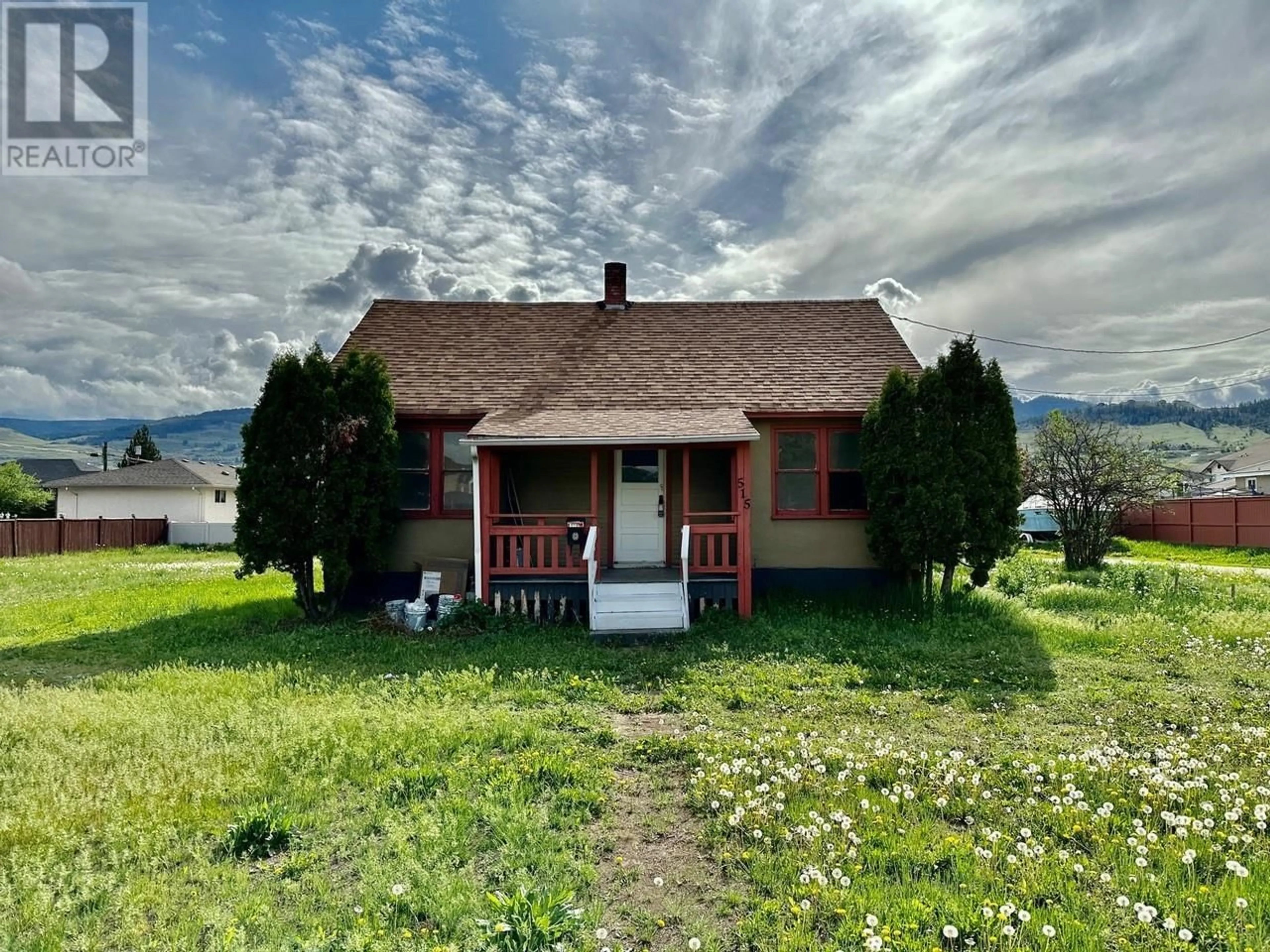 A pic from outside/outdoor area/front of a property/back of a property/a pic from drone, unknown for 515 Rutland Road N, Rutland British Columbia V1X3B5