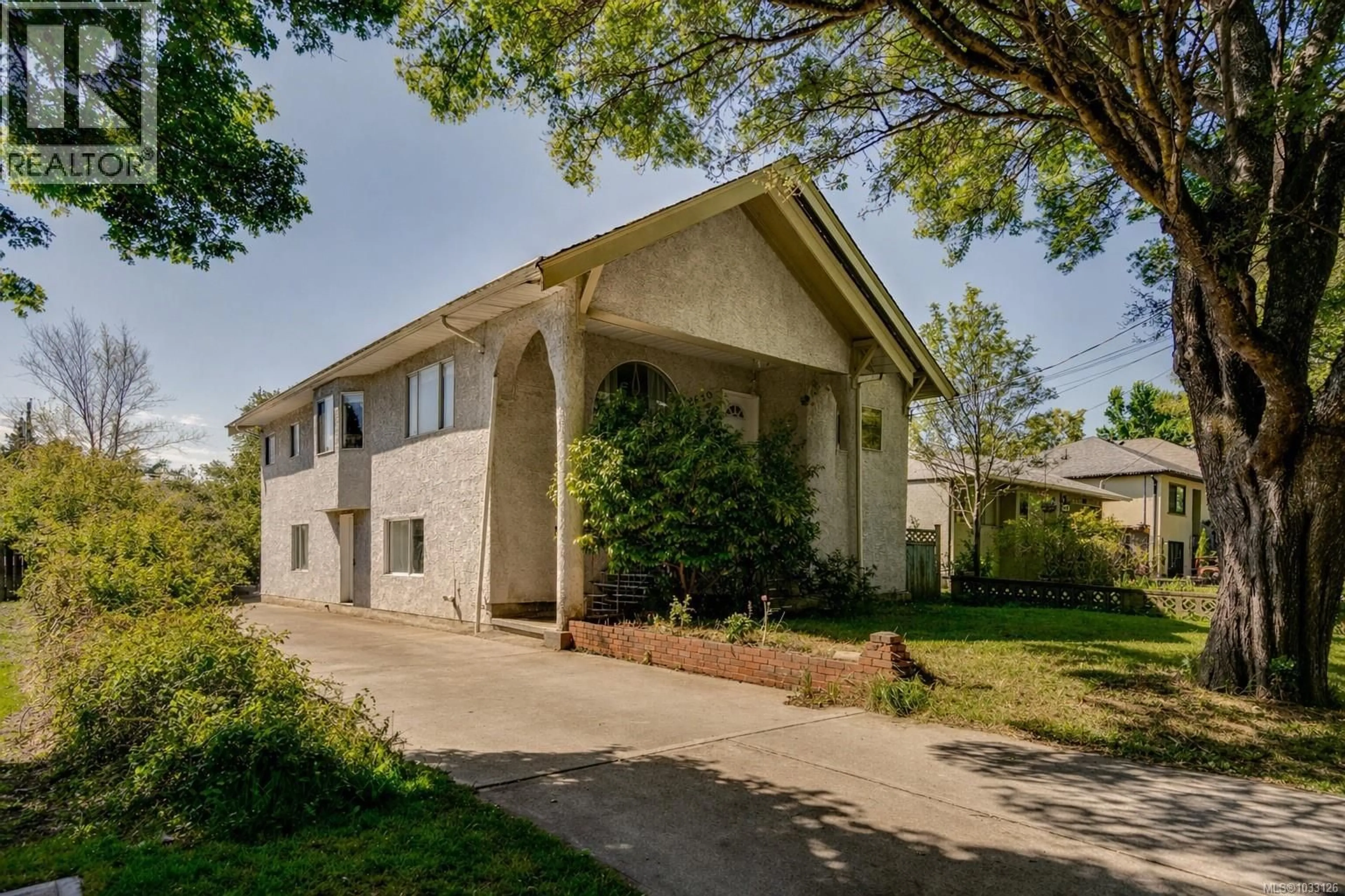 Unknown for 2630 VICTOR STREET, Victoria British Columbia V8R4E2