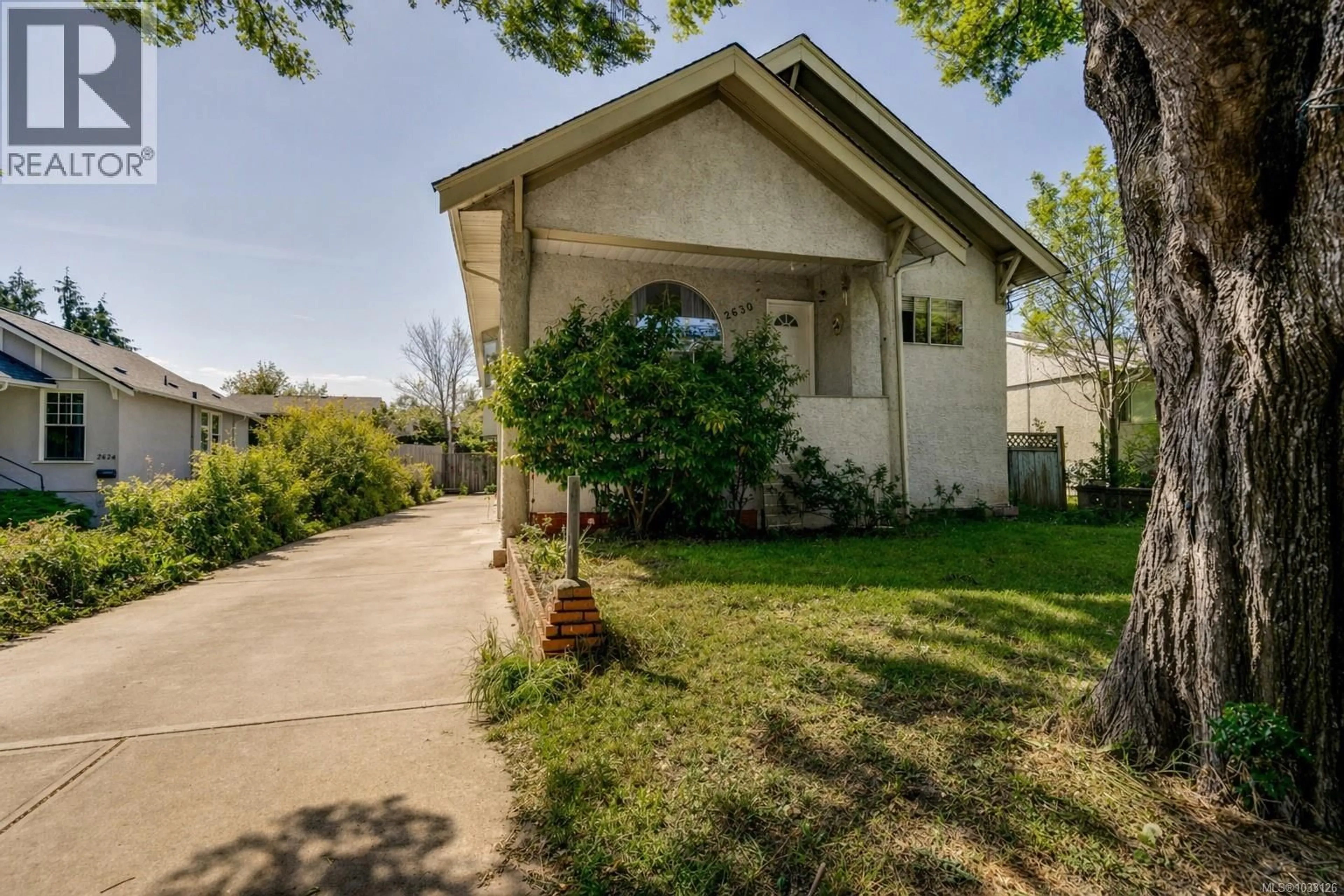 Unknown for 2630 VICTOR STREET, Victoria British Columbia V8R4E2