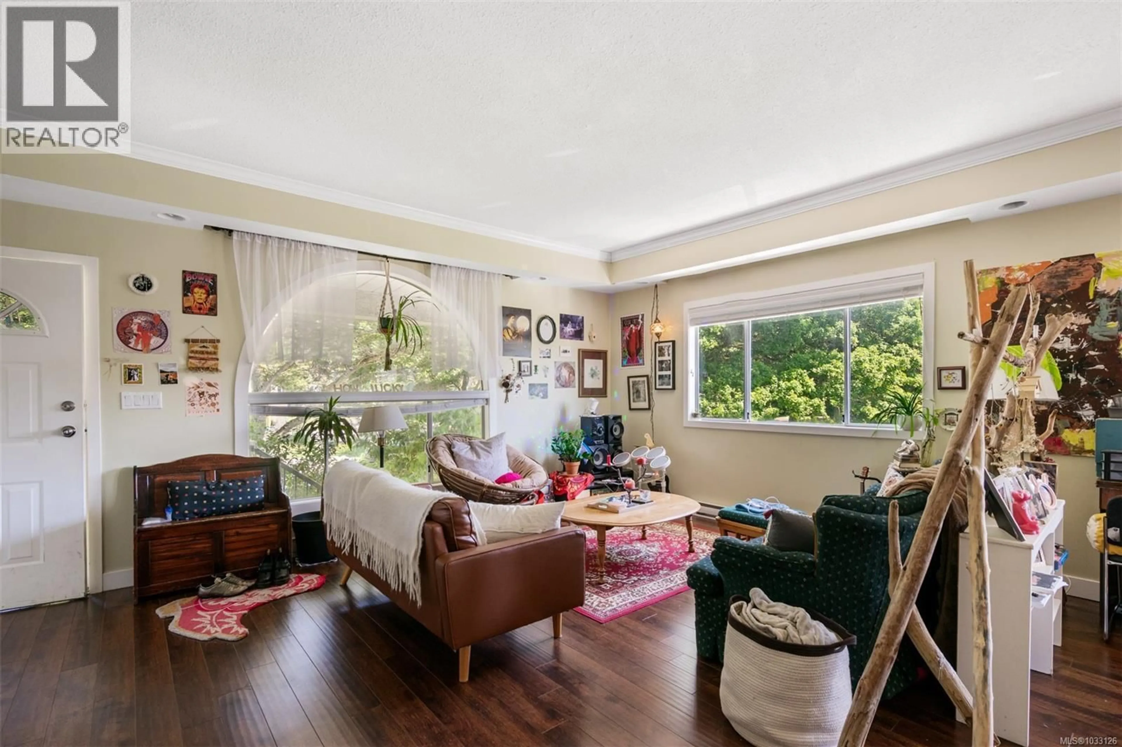 Living room with furniture, unknown for 2630 VICTOR STREET, Victoria British Columbia V8R4E2