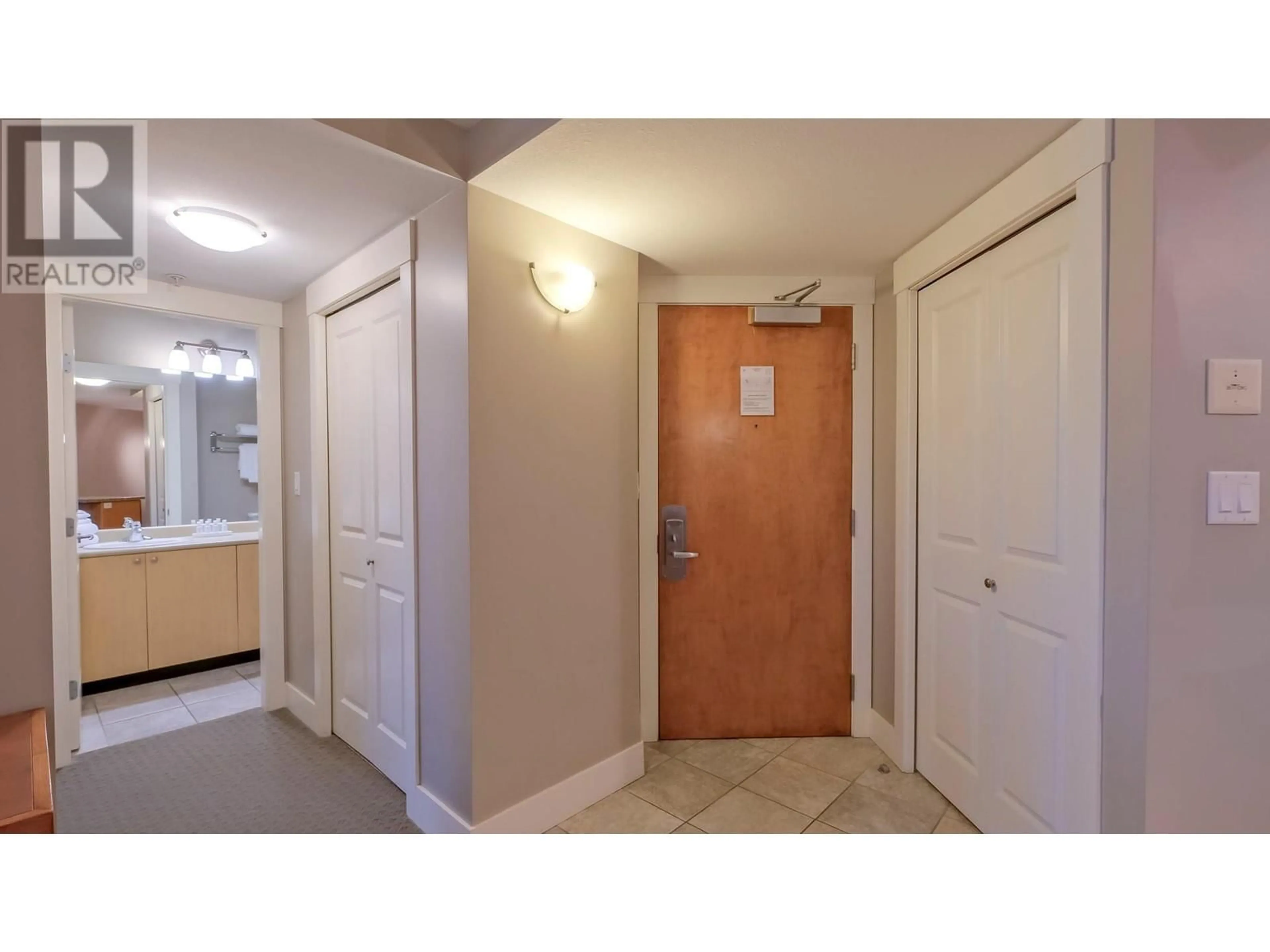 Indoor entryway for 4205 Gellatly Road Unit# 304, West Kelowna British Columbia V4T2K2