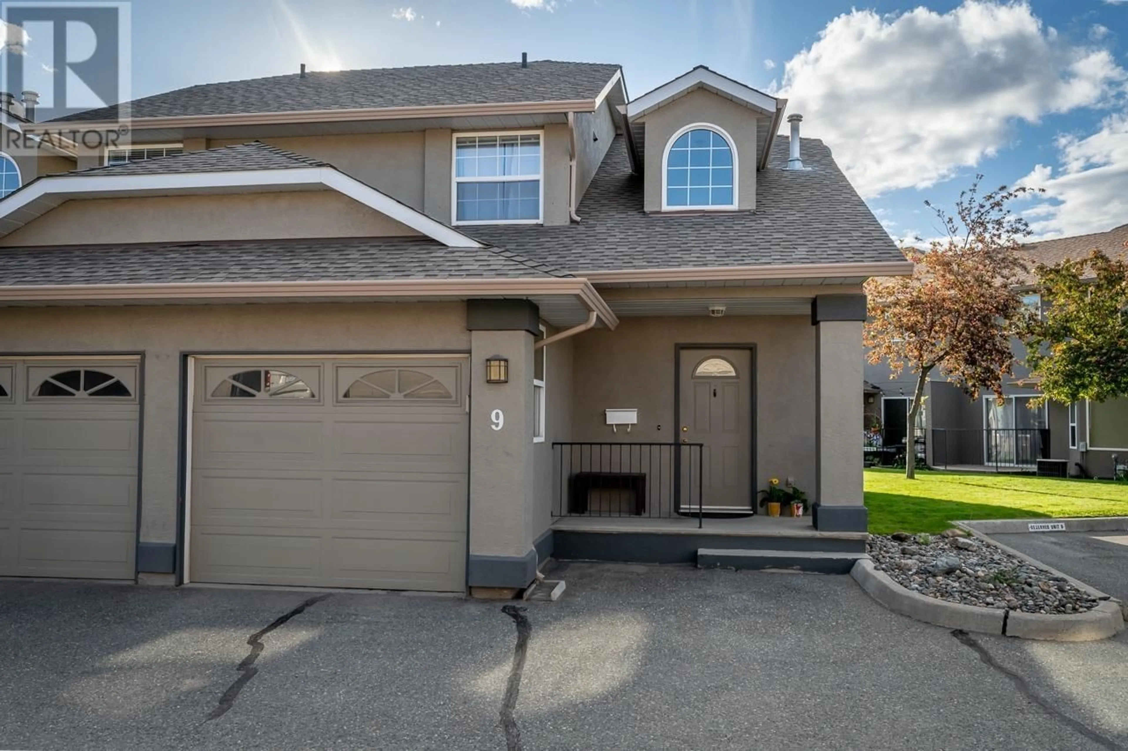 Home with vinyl exterior material, street for 1750 MCKINLEY Court Unit# 9, Kamloops British Columbia V2E2N5