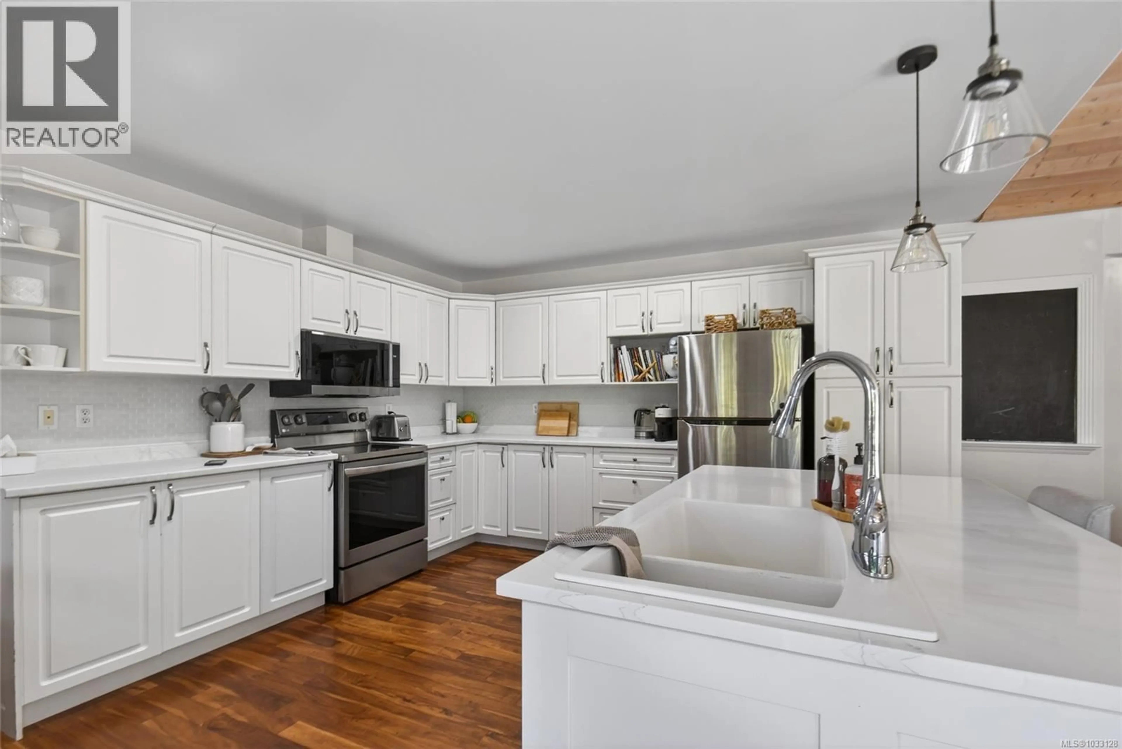Open concept kitchen, ceramic/tile floor for 378 CAMPBELL STREET, Duncan British Columbia V9L3J1