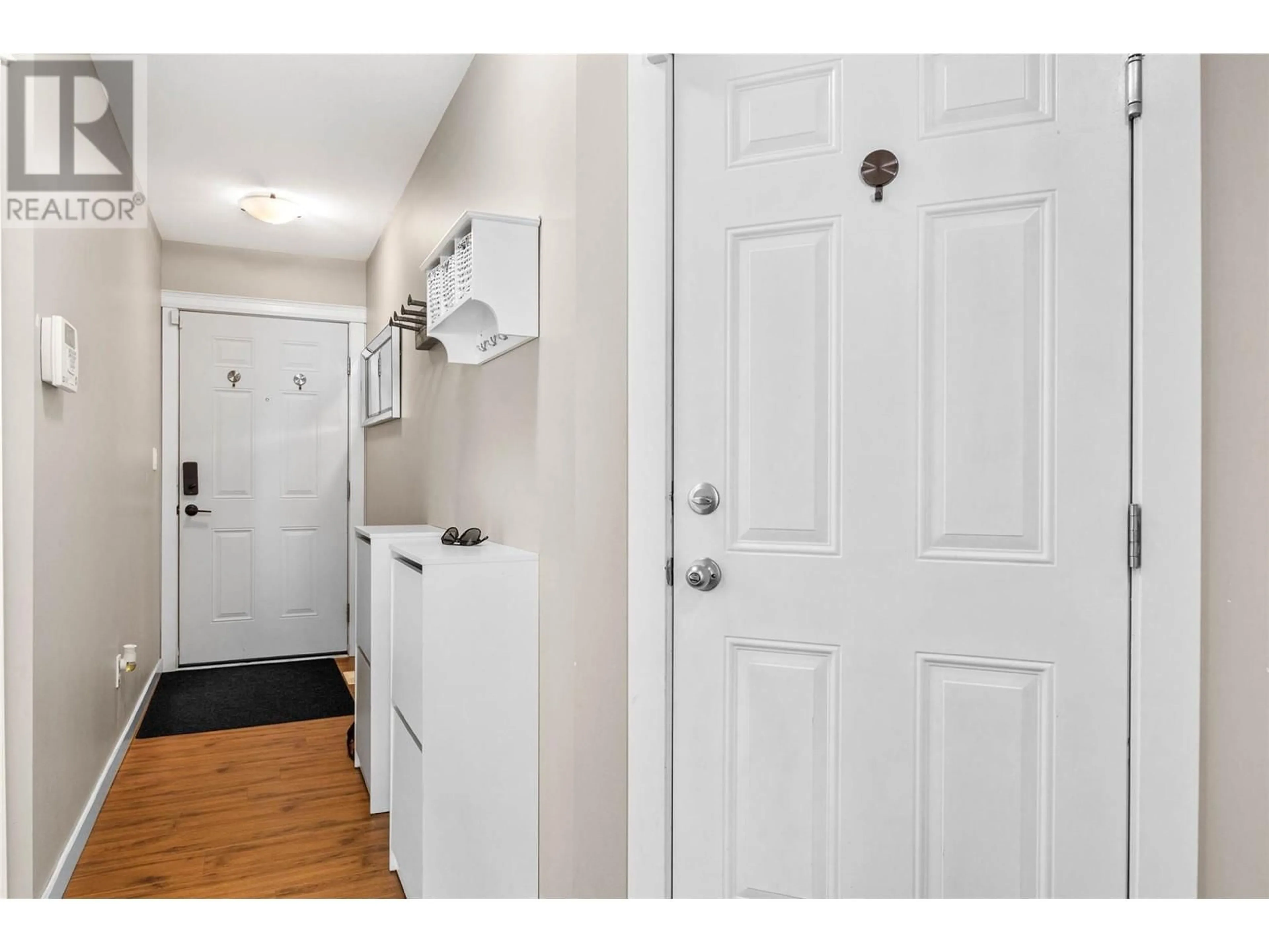 Indoor entryway for 2592 Crestline Street Unit# 14, Kamloops British Columbia V2B0E7