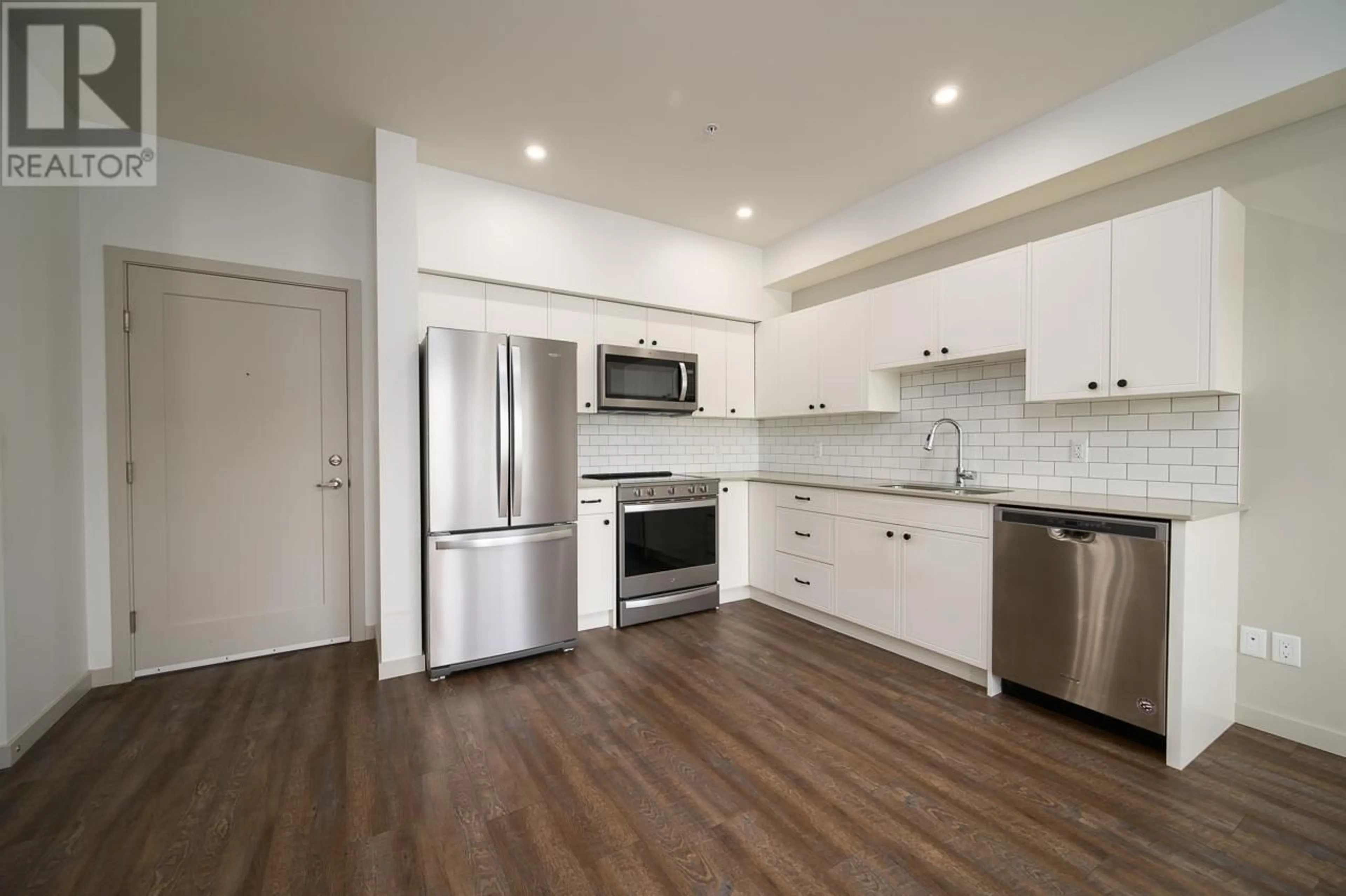 Open concept kitchen, wood/laminate floor for 766 TRANQUILLE Road Unit# 204, Kamloops British Columbia V2B0J6