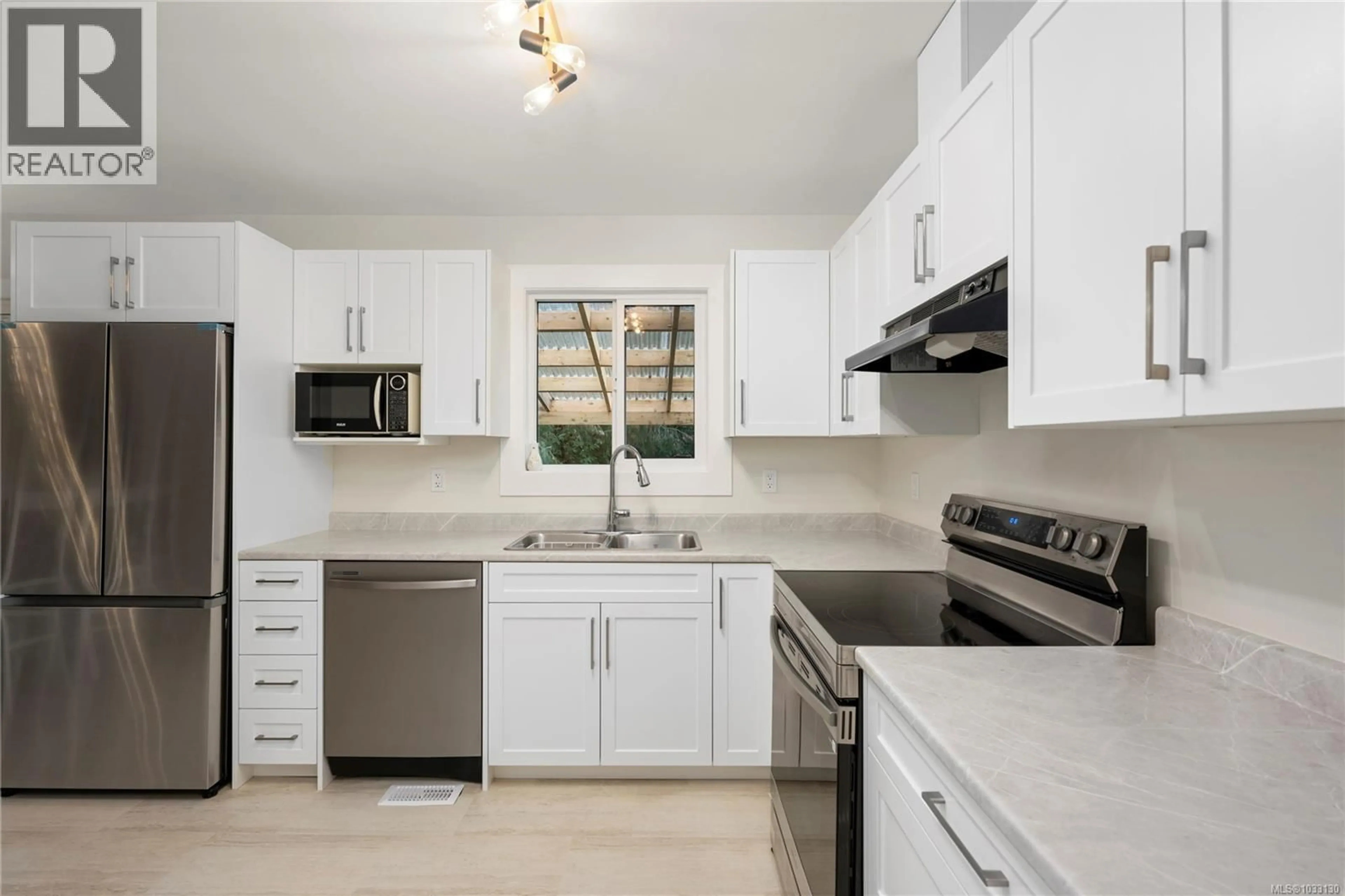 Standard kitchen, unknown for 3224 UPLANDS DRIVE, Nanaimo British Columbia V9T2T1