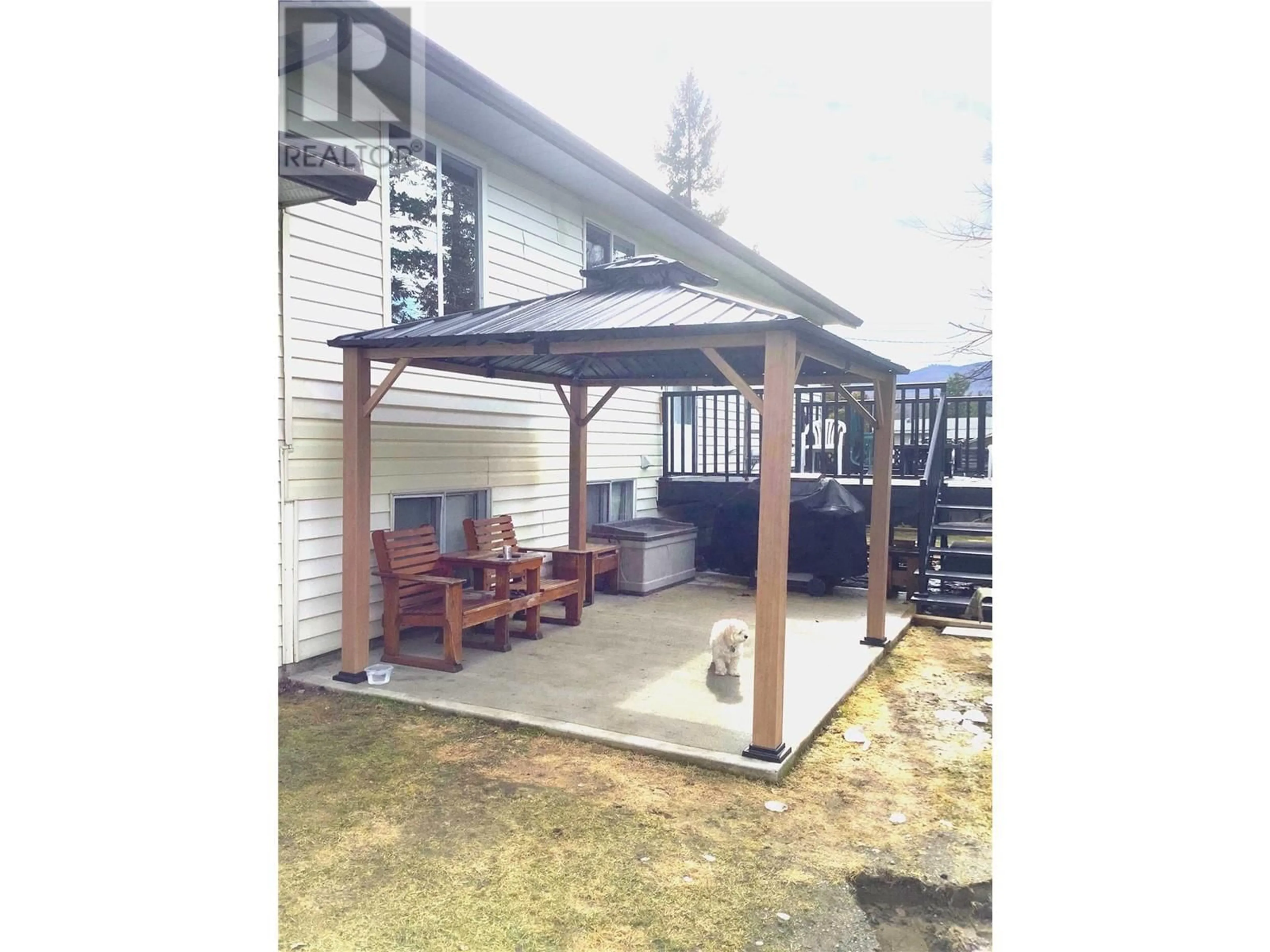 Patio, street for 629 BARRIERE LAKES Road, Barriere British Columbia V0E1E0