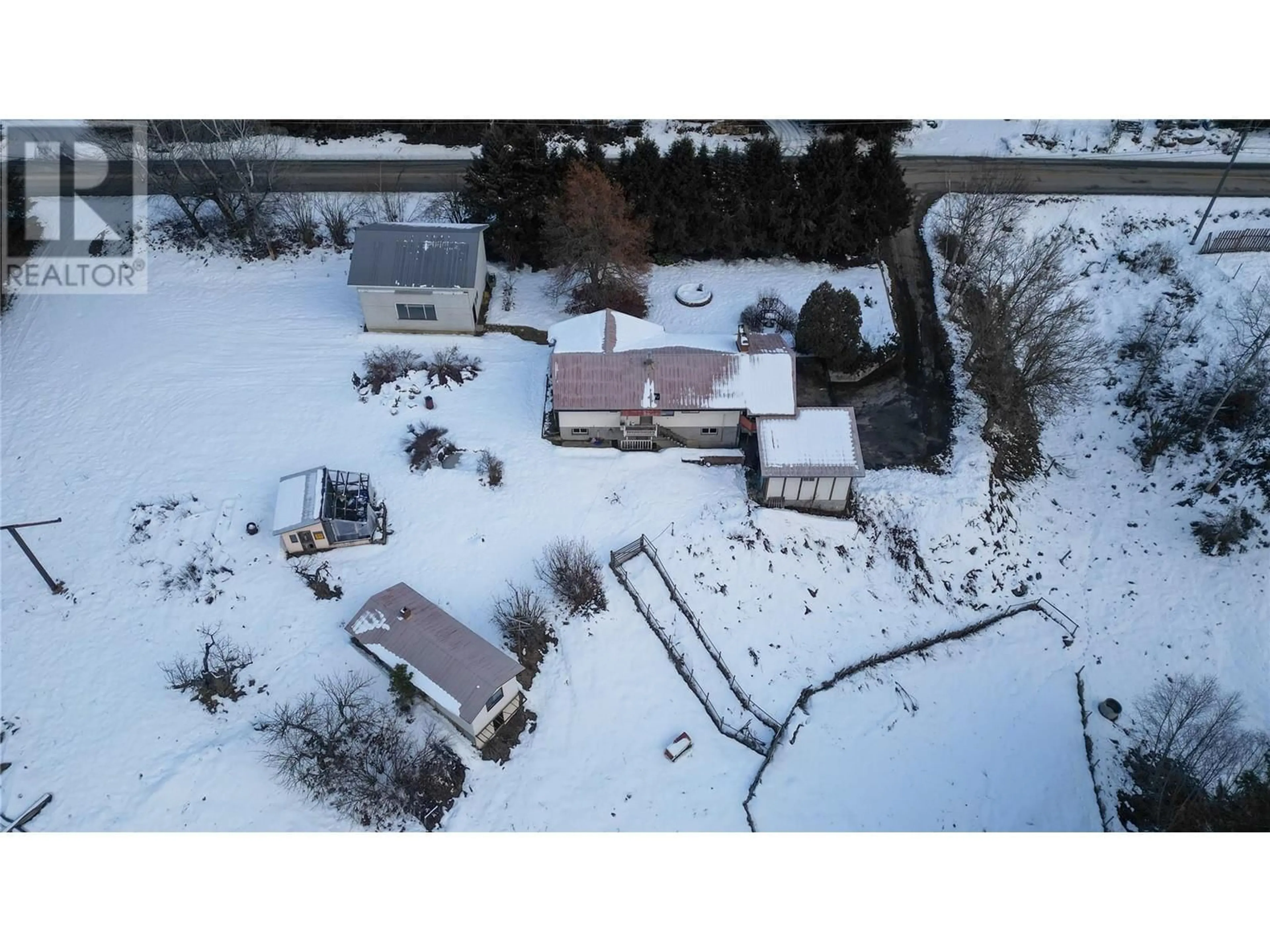 A pic from outside/outdoor area/front of a property/back of a property/a pic from drone, unknown for 2080 PASS CREEK Road, Pass Creek British Columbia V1N4T1