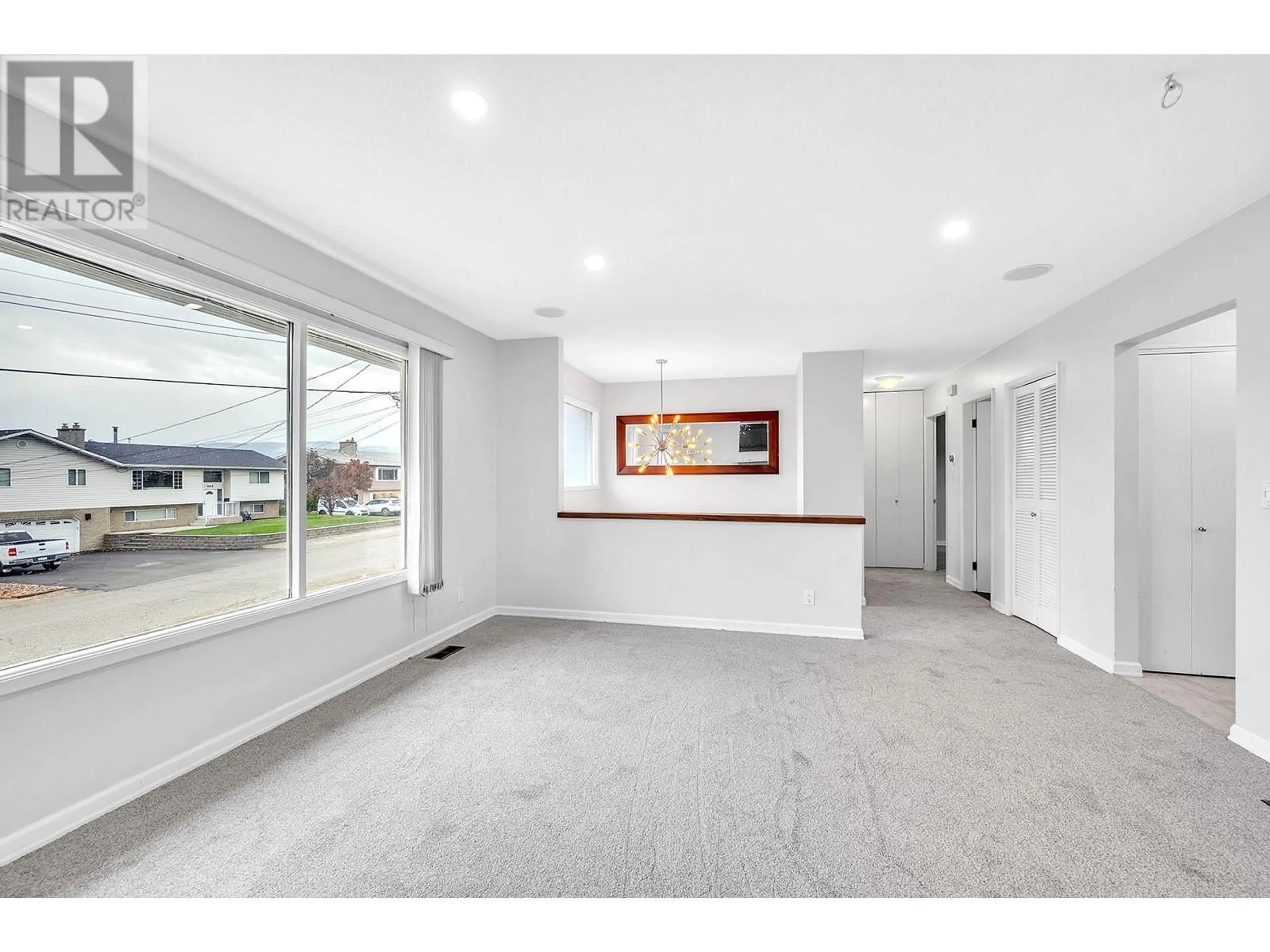 Unknown for 1074 OLLEK STREET, Kamloops British Columbia V2B5B2