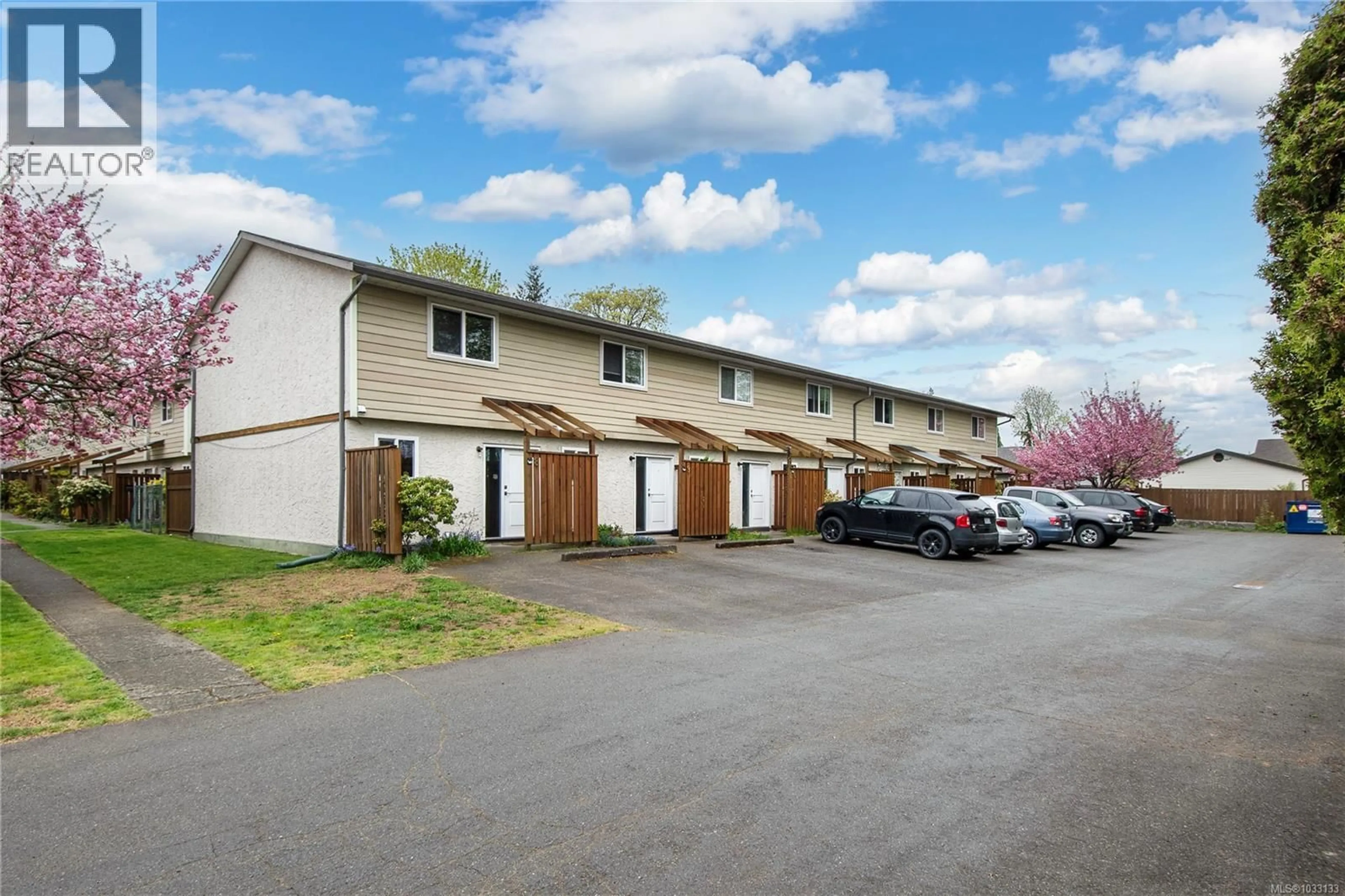 Patio, street for 12 - 951 17TH STREET, Courtenay British Columbia V9N7P8