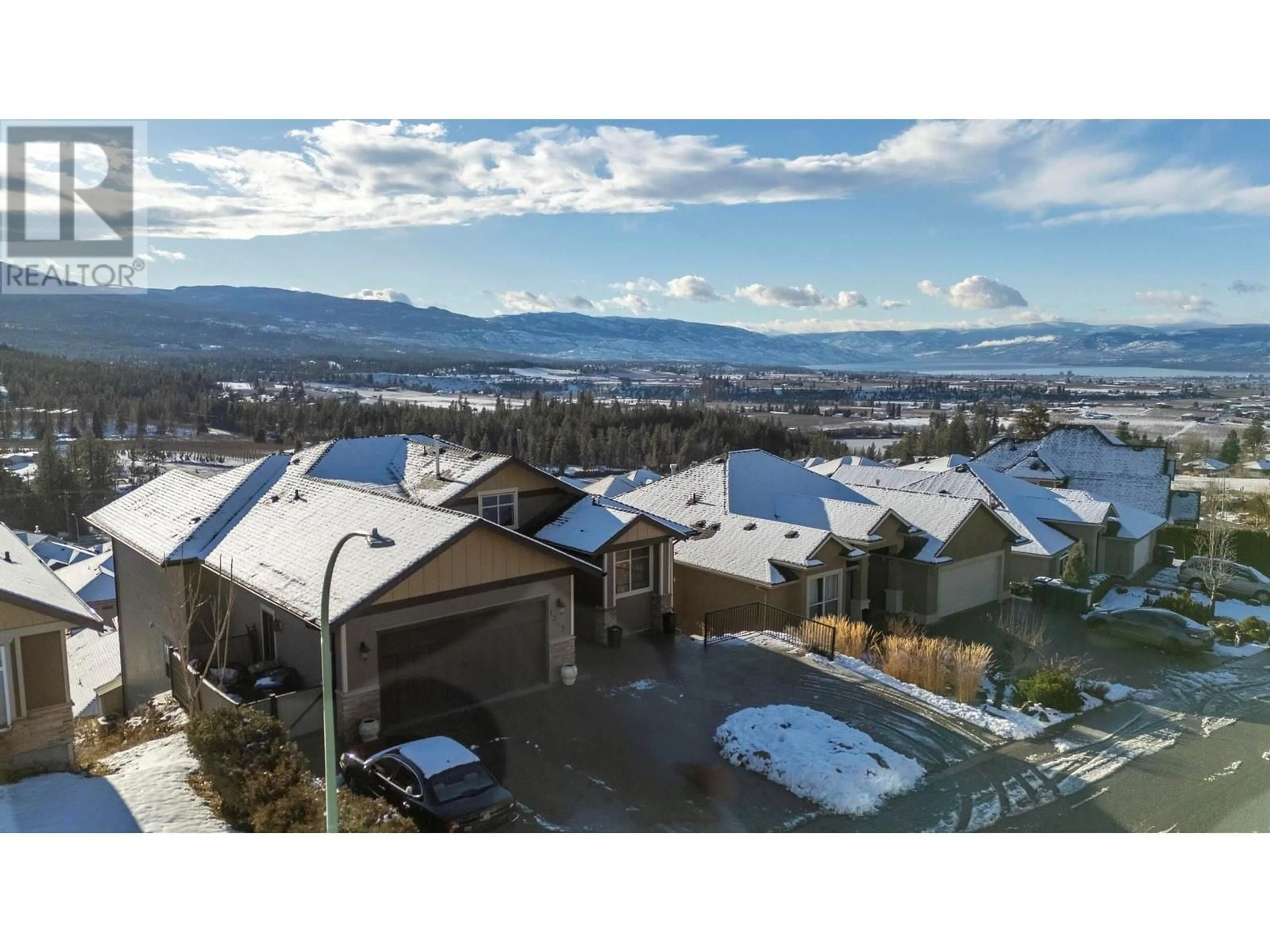 A pic from outside/outdoor area/front of a property/back of a property/a pic from drone, mountain view for 1347 Wilmot Avenue, Kelowna British Columbia V1P1P5