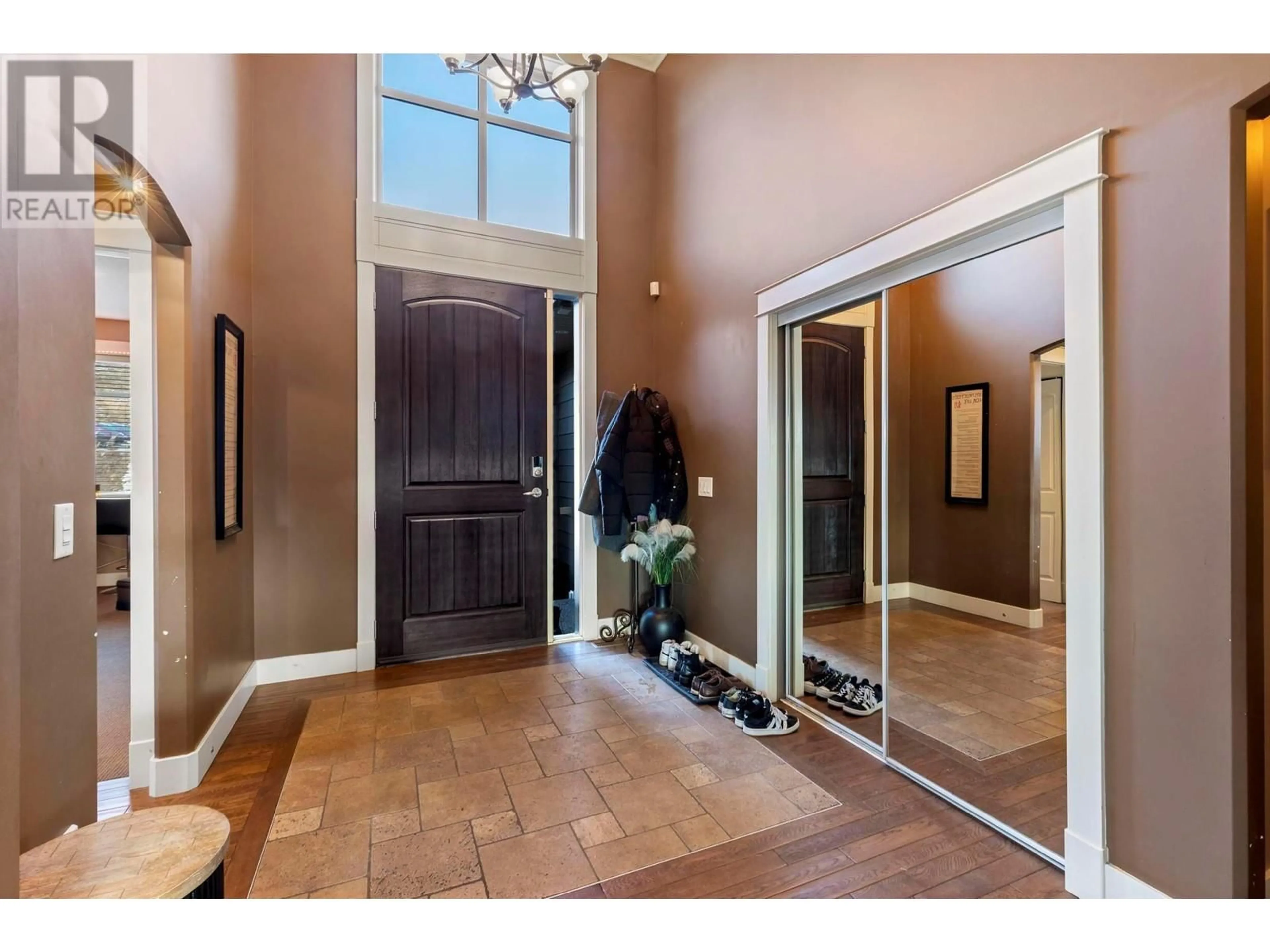 Indoor entryway for 1347 Wilmot Avenue, Kelowna British Columbia V1P1P5