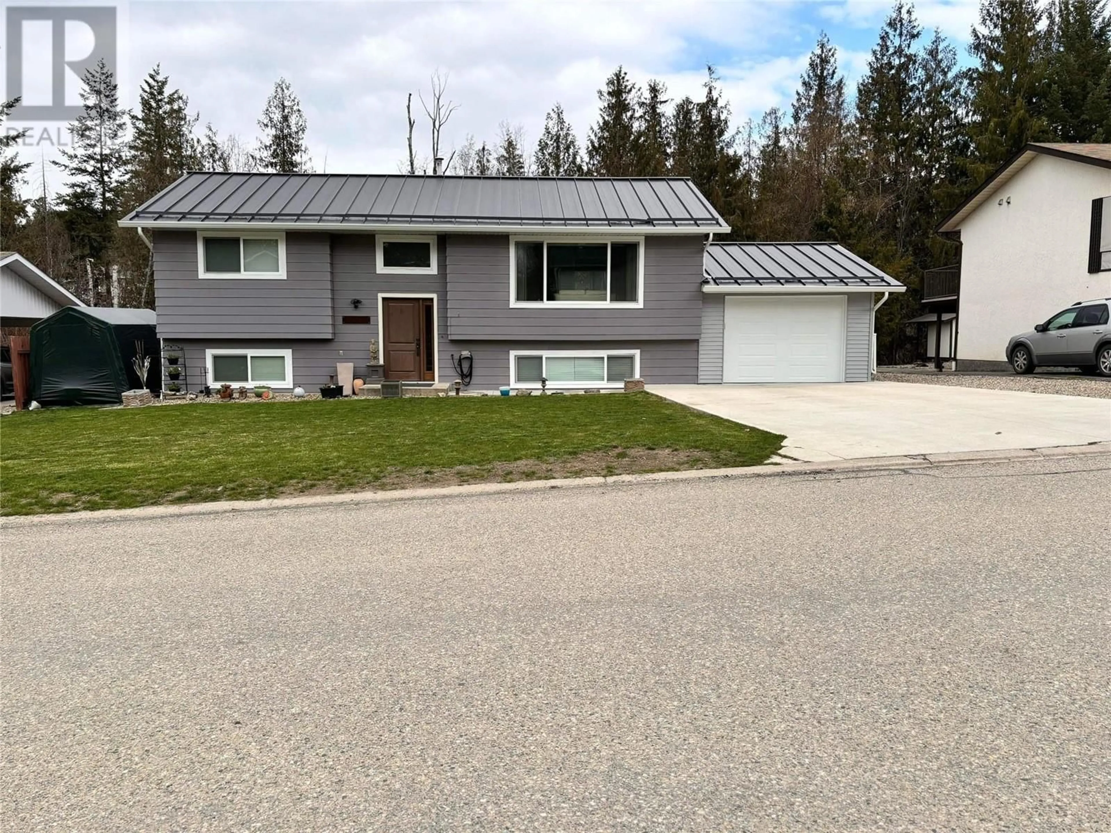 Home with vinyl exterior material, street for 2131 23 Avenue NE, Salmon Arm British Columbia V1E3E7