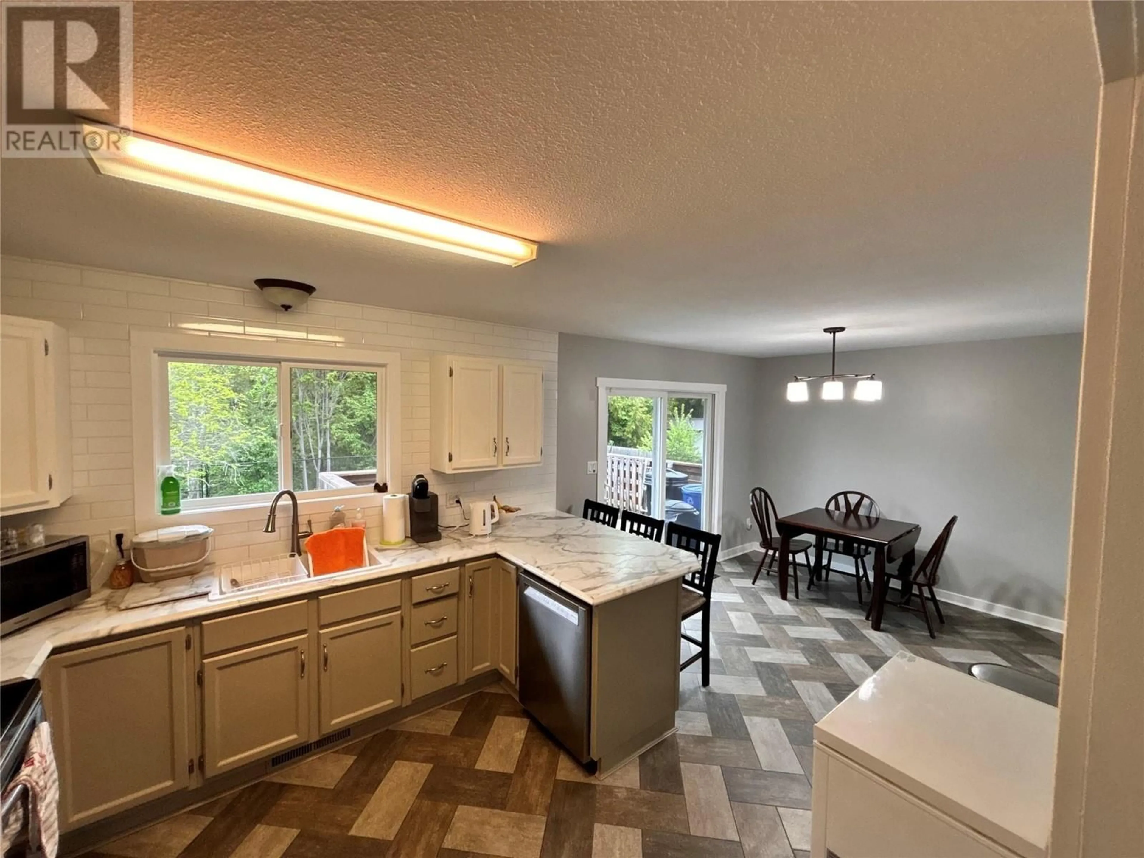 Open concept kitchen, unknown for 2131 23 Avenue NE, Salmon Arm British Columbia V1E3E7