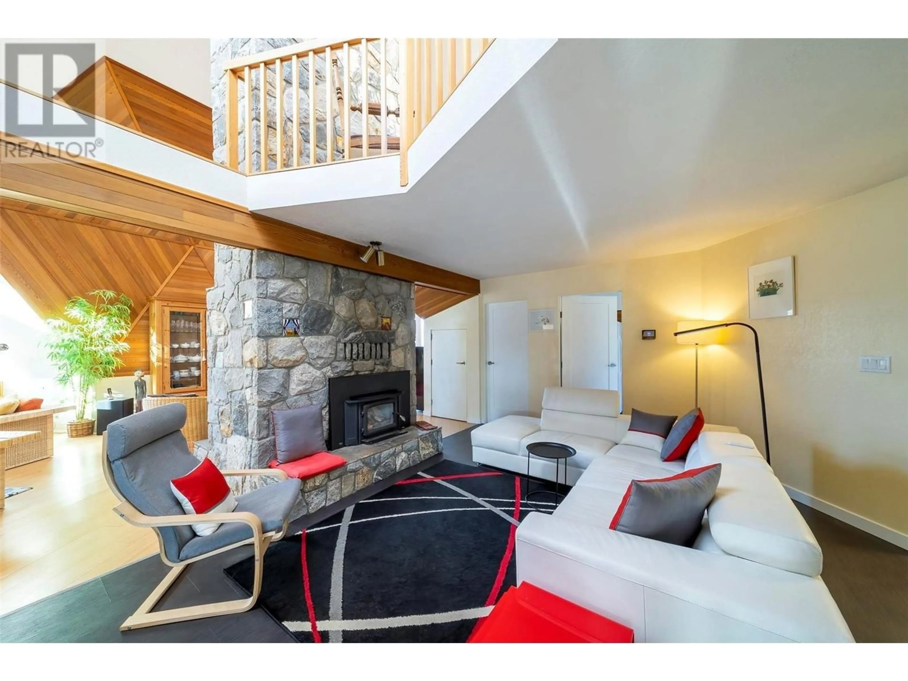 Living room with furniture, wood/laminate floor for 16709 MAKI ROAD, Lake Country British Columbia V4V1C2