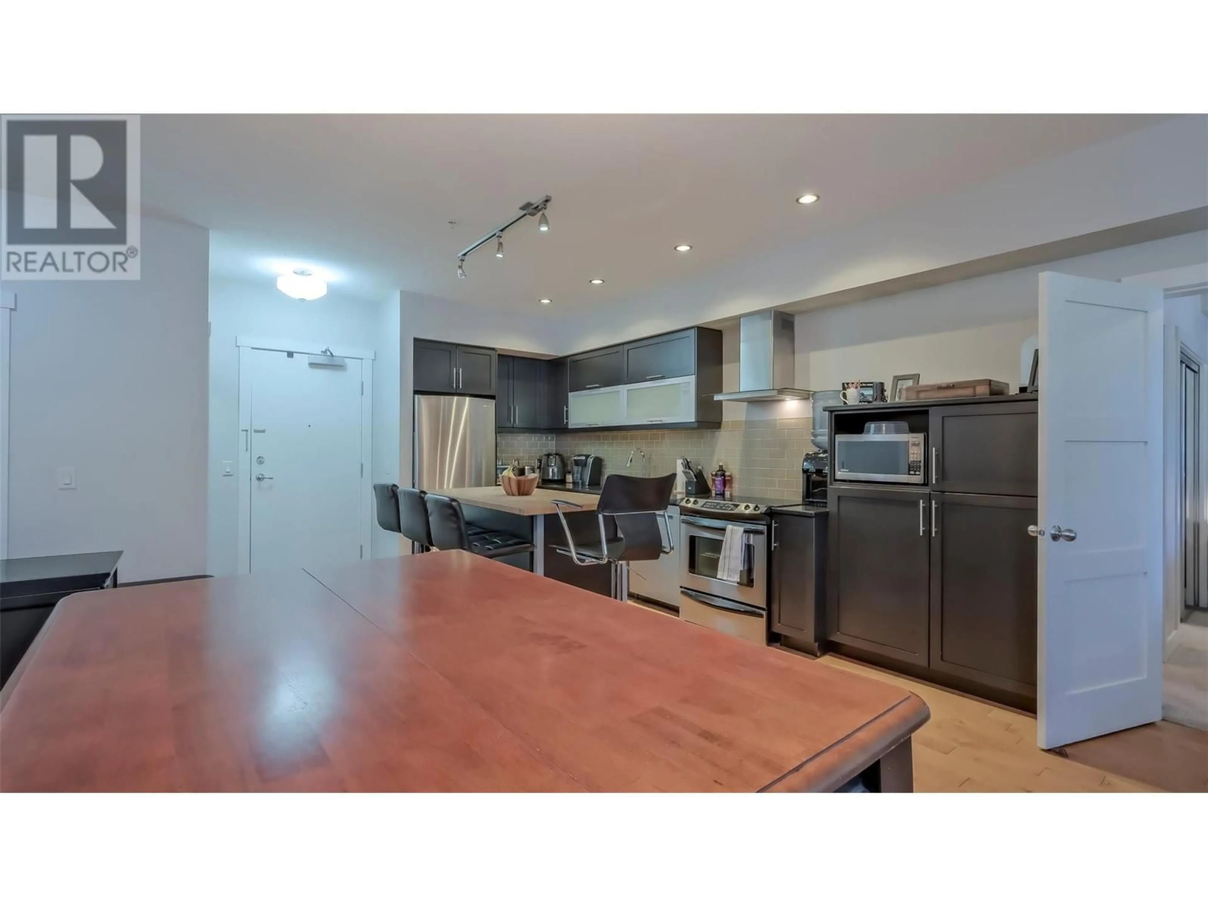 Open concept kitchen, wood/laminate floor for 700 Martin Avenue Unit# 111, Kelowna British Columbia V1Y6V4