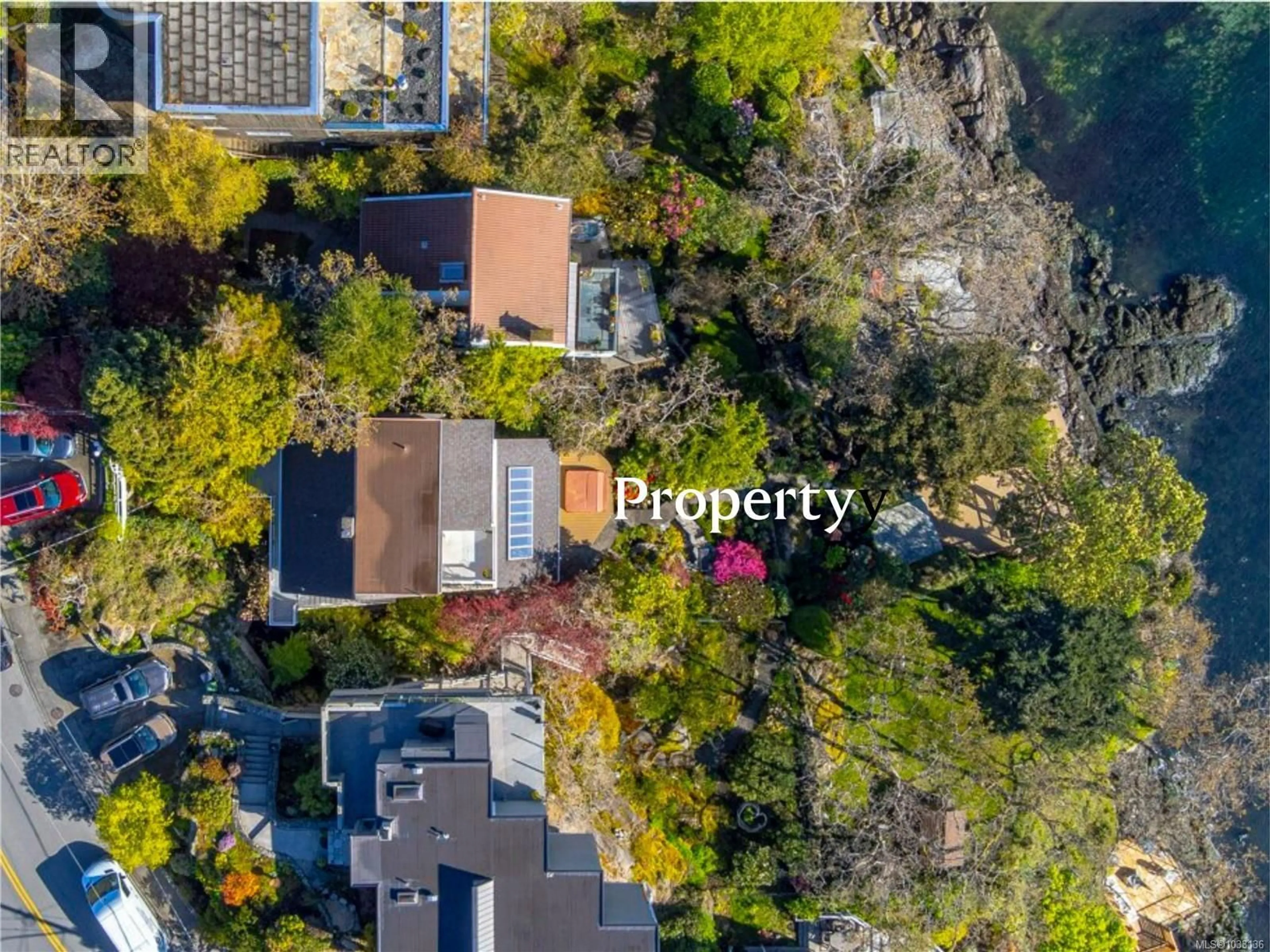 A pic from outside/outdoor area/front of a property/back of a property/a pic from drone, street for 309 KING GEORGE TERRACE, Oak Bay British Columbia V8S2J8