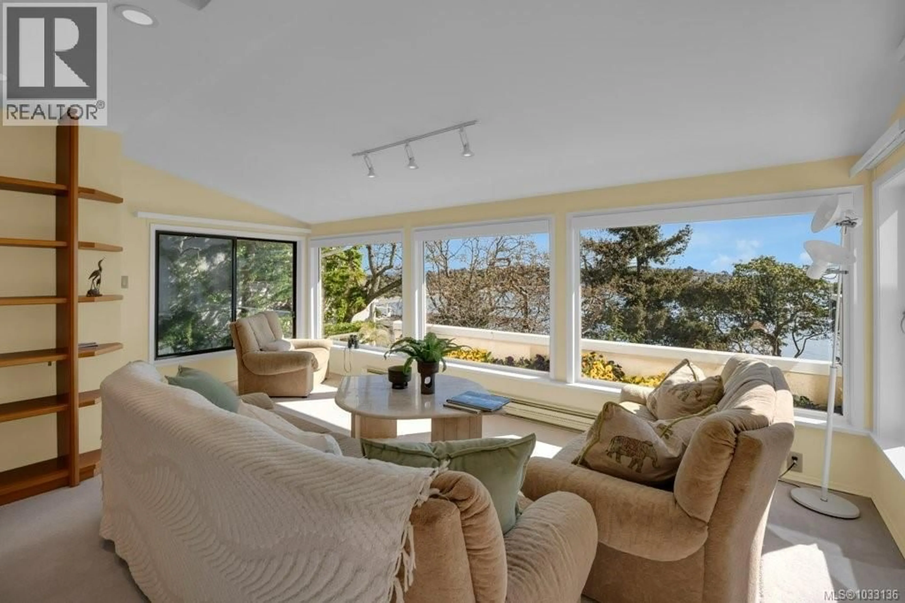 Living room with furniture, unknown for 309 KING GEORGE TERRACE, Oak Bay British Columbia V8S2J8