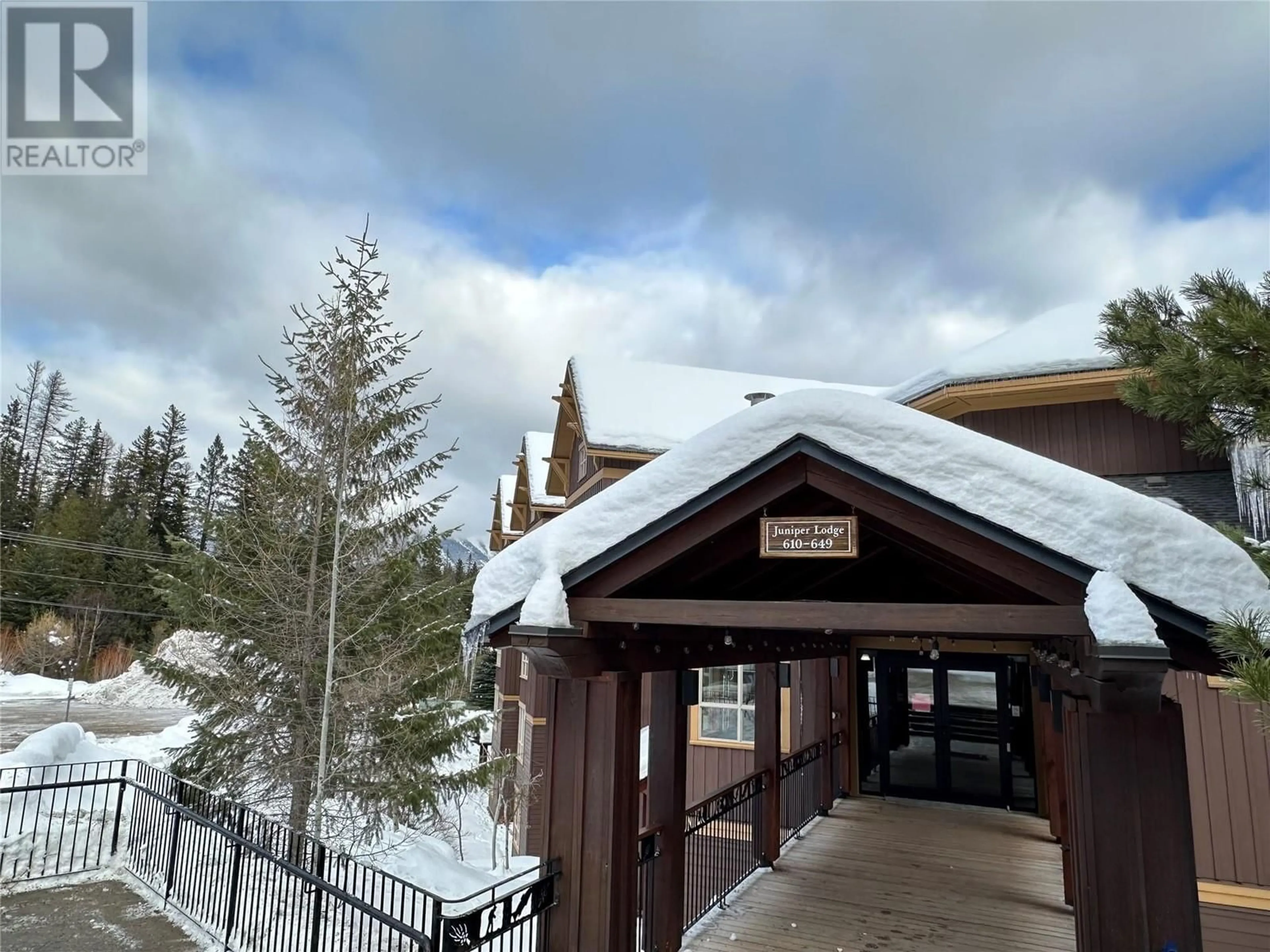 Indoor foyer for 628 - 4559 TIMBERLINE CRESCENT, Fernie British Columbia V0B1M6