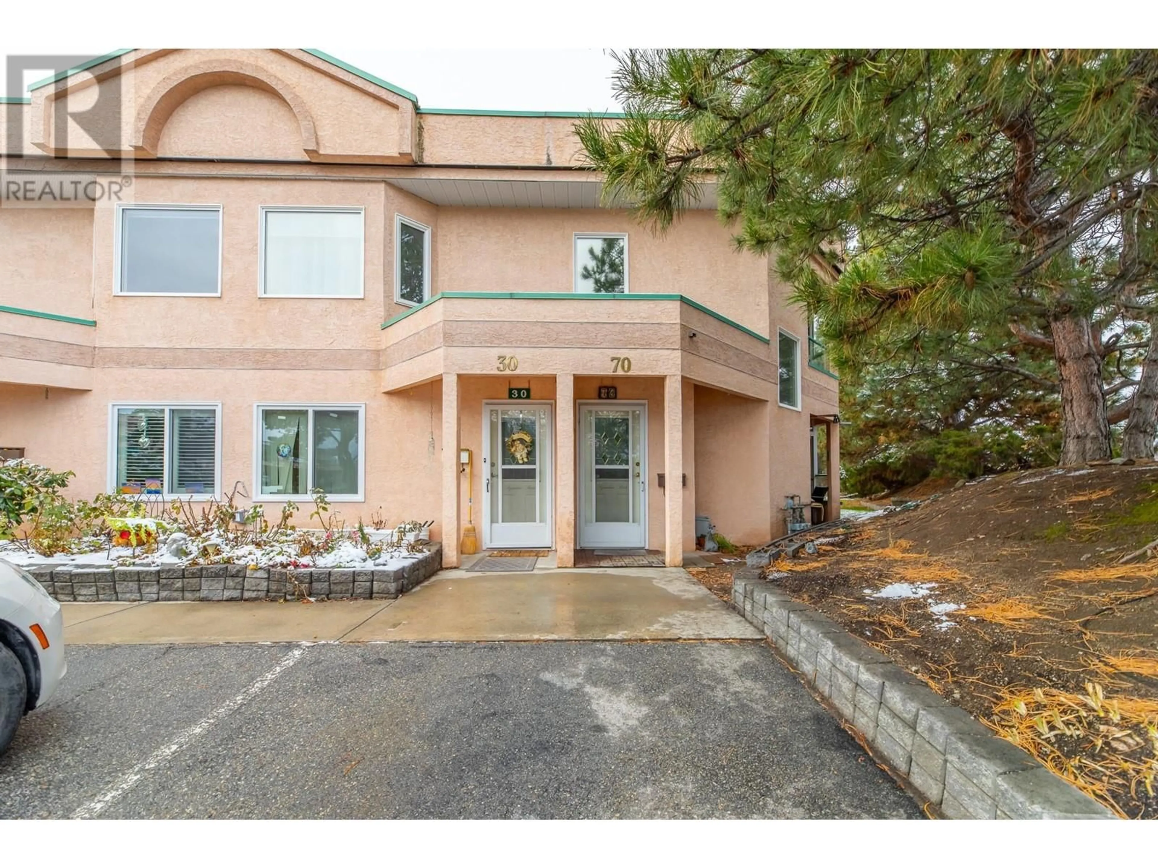 Indoor foyer for 8907 PINEO Court Unit# 70, Summerland British Columbia V0H1Z5