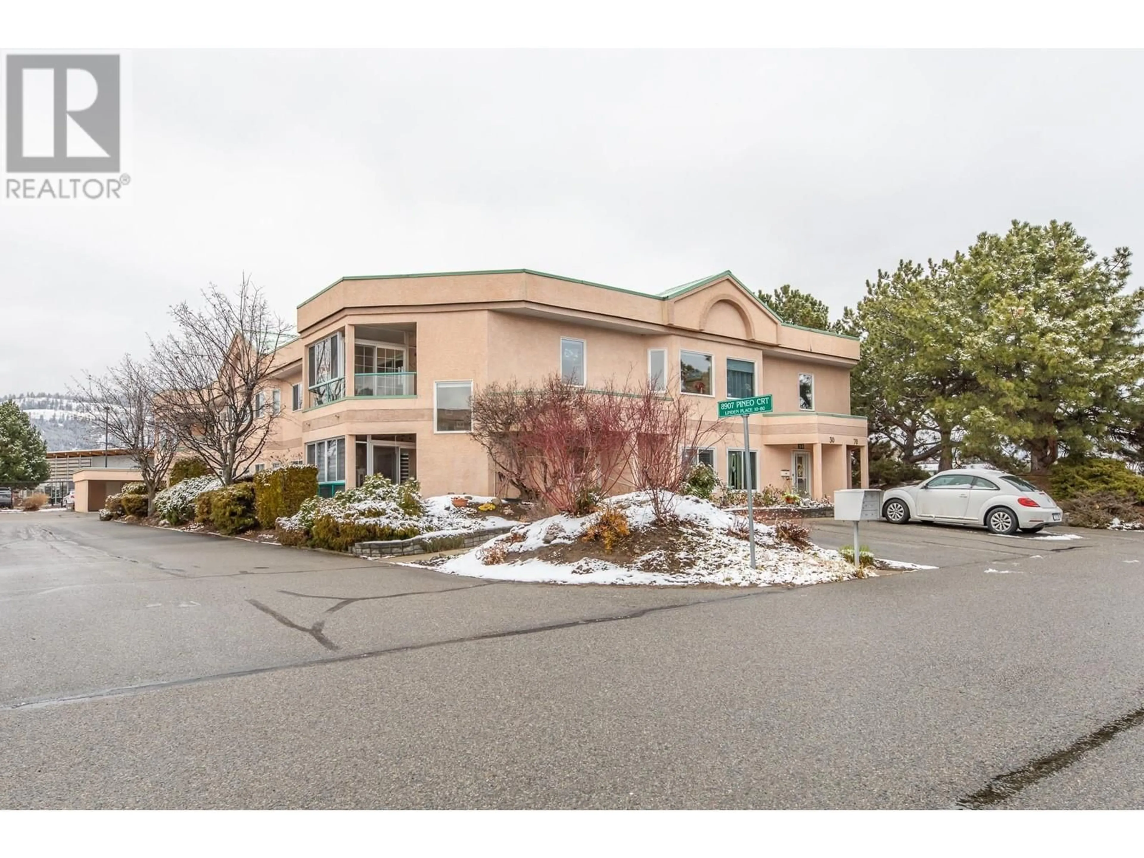 Indoor foyer for 8907 PINEO Court Unit# 70, Summerland British Columbia V0H1Z5