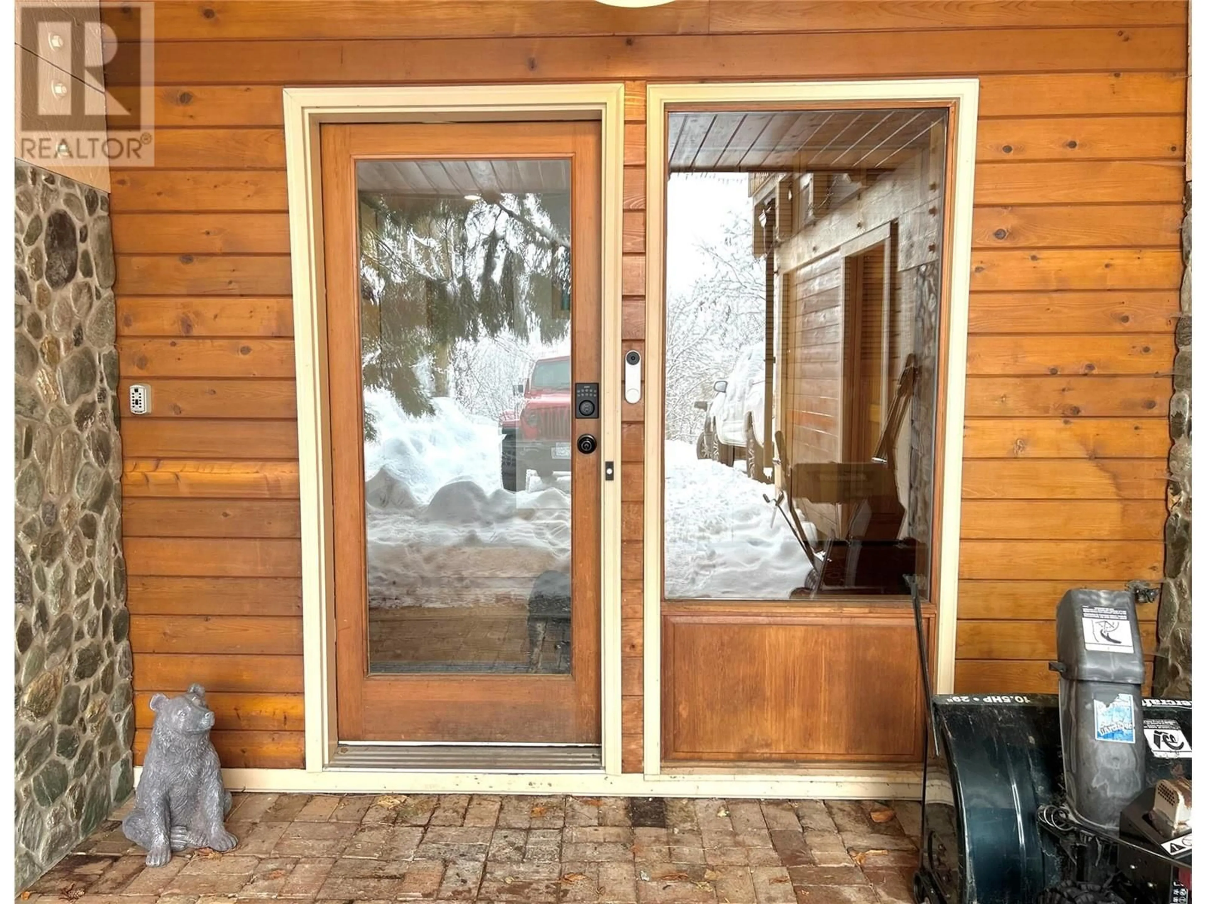 Indoor entryway for 2601 Charlston Street, Rossland British Columbia V0G1Y0