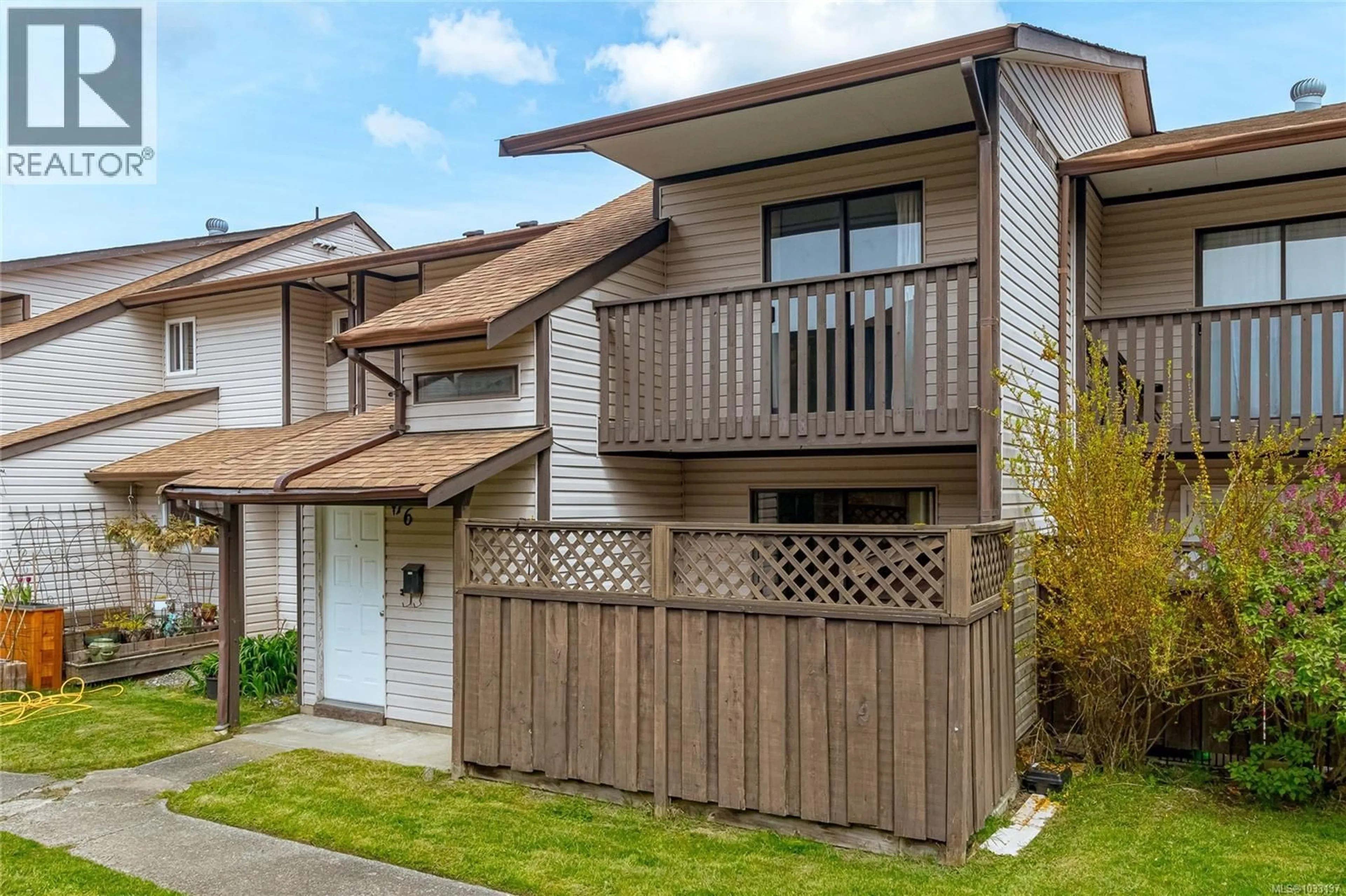 Home with vinyl exterior material, street for 16 - 1506 ADMIRALS ROAD, View Royal British Columbia V9A7B1