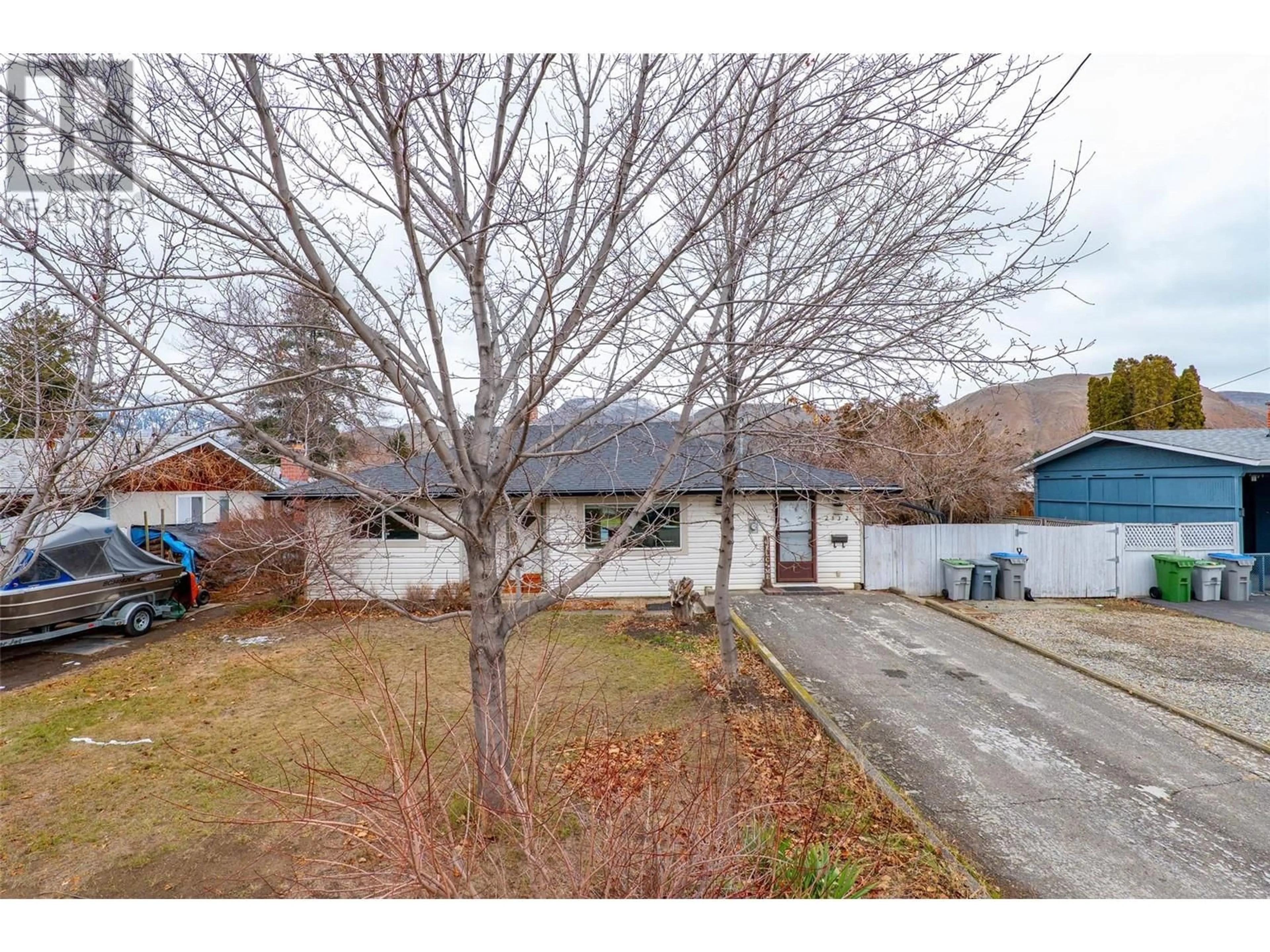 A pic from outside/outdoor area/front of a property/back of a property/a pic from drone, street for 2532 YOUNG Avenue, Kamloops British Columbia V2B4M8