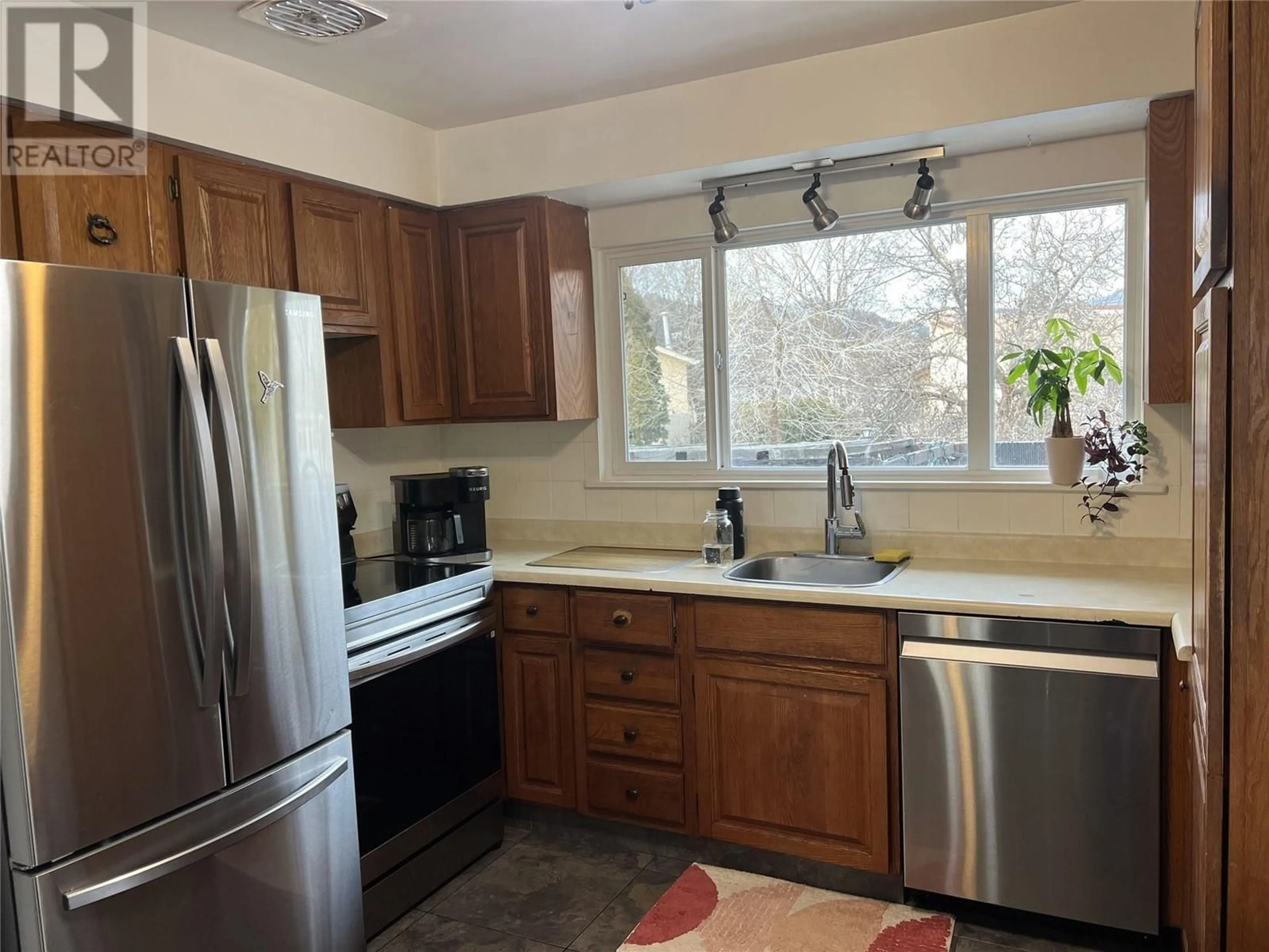 Standard kitchen, unknown for 1368 BING AVENUE, Kelowna British Columbia V1Y3Y4