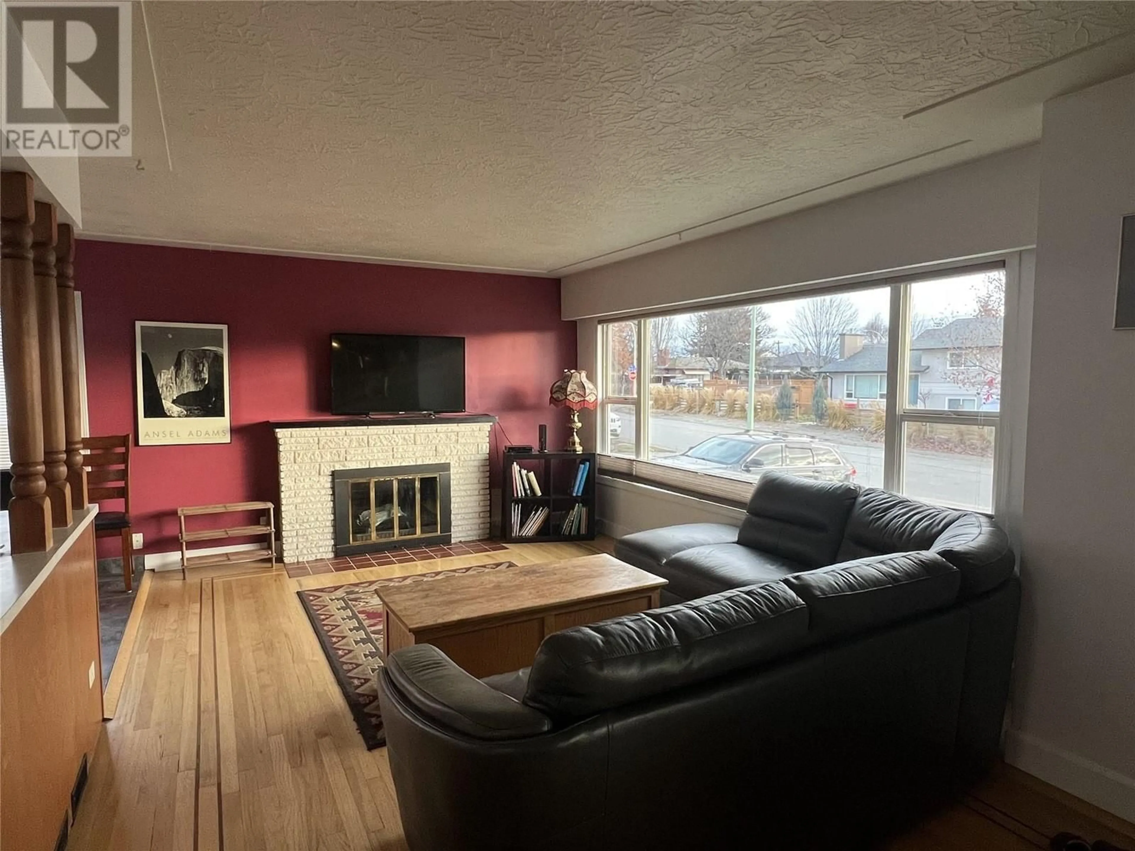 Living room with furniture, unknown for 1368 Bing Avenue, Kelowna British Columbia V1Y3Y4