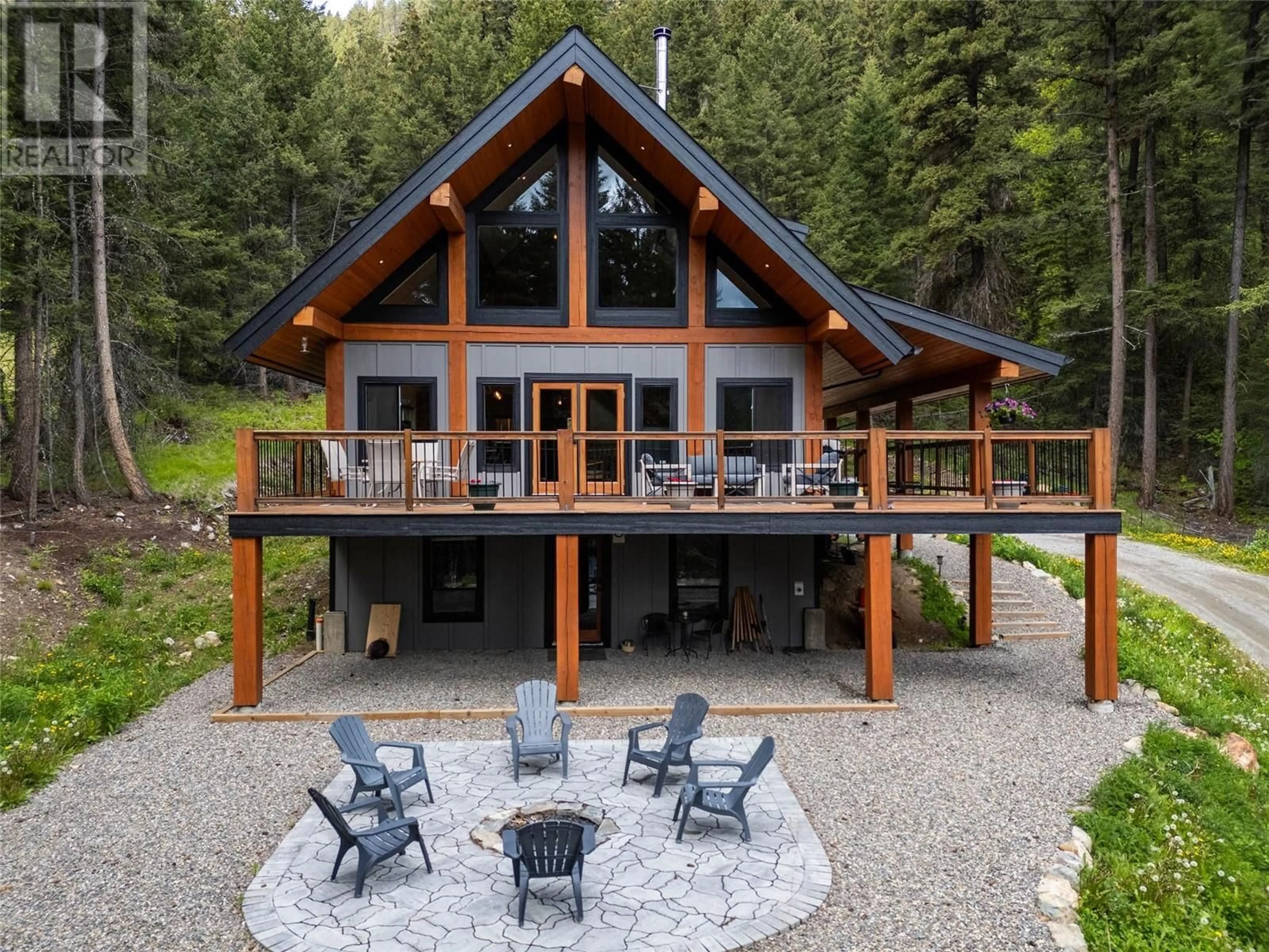 Open concept kitchen, wood/laminate floor for 2409 HEFFLEY LOUIS CR ROAD, Sun Peaks British Columbia V0E1Z1