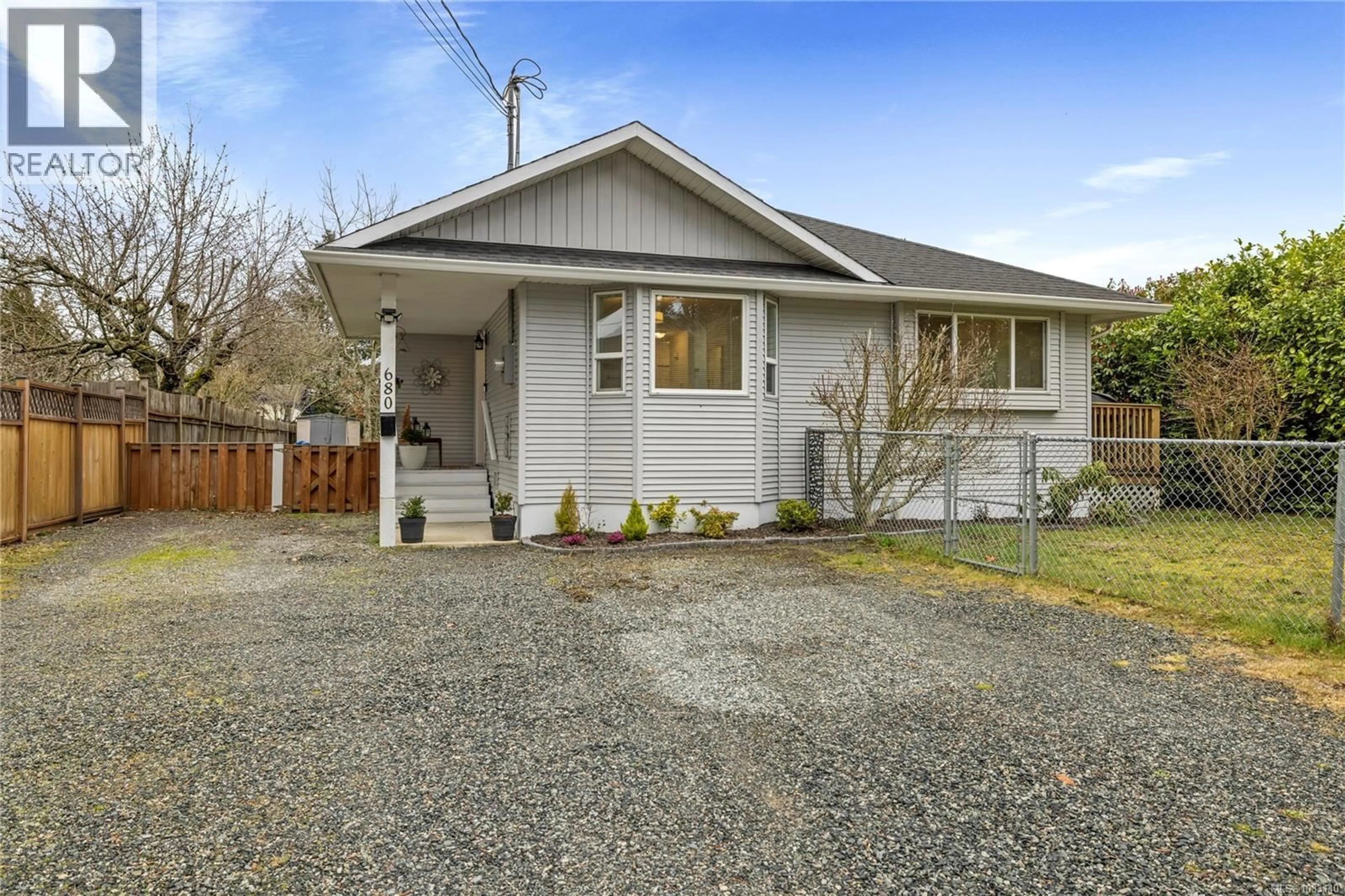 Home with vinyl exterior material, street for 680 MONTAGUE ROAD, Nanaimo British Columbia V9R3G3