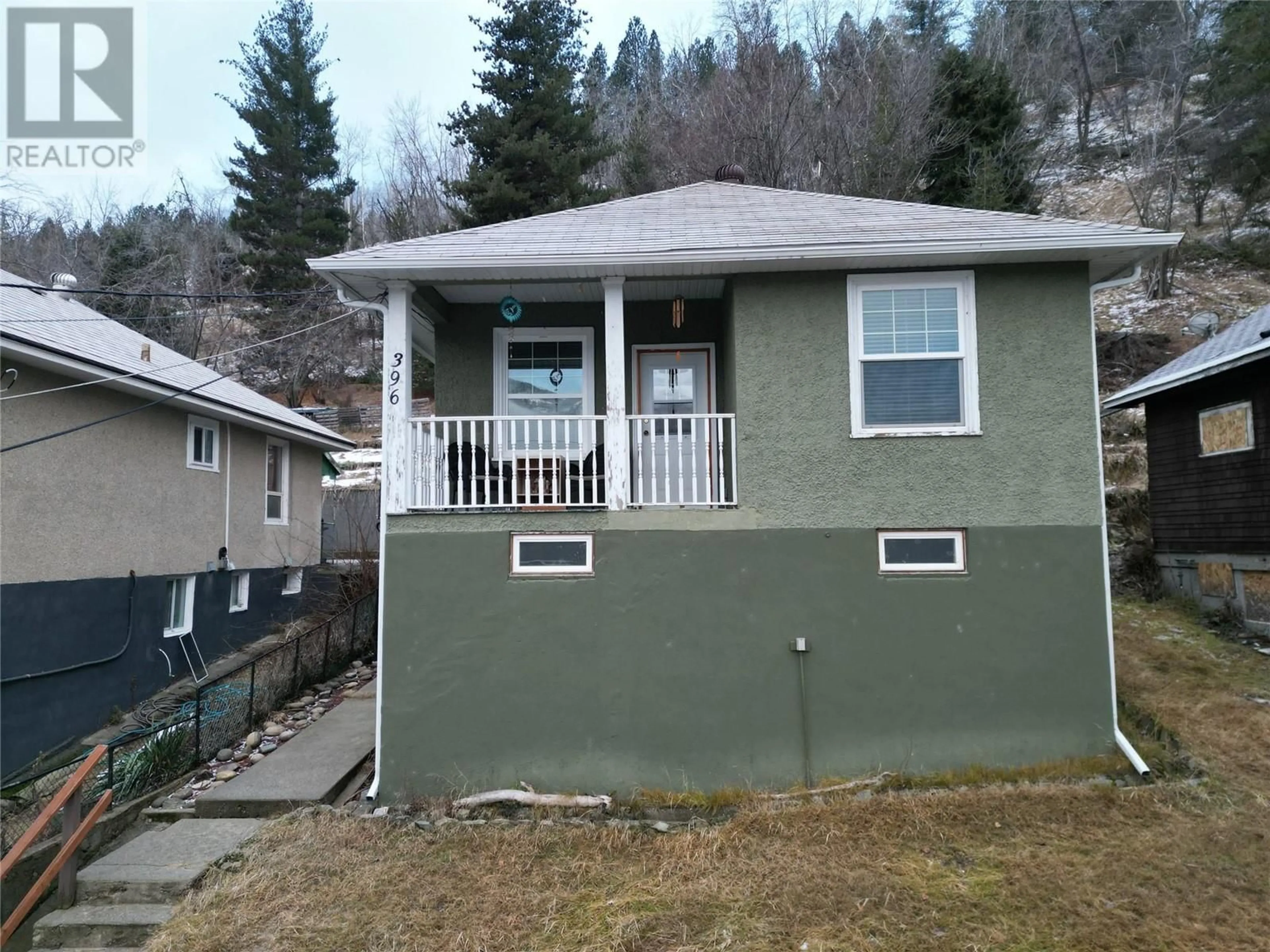 Home with vinyl exterior material, unknown for 396 Buckna Street, Trail British Columbia V1R3K3