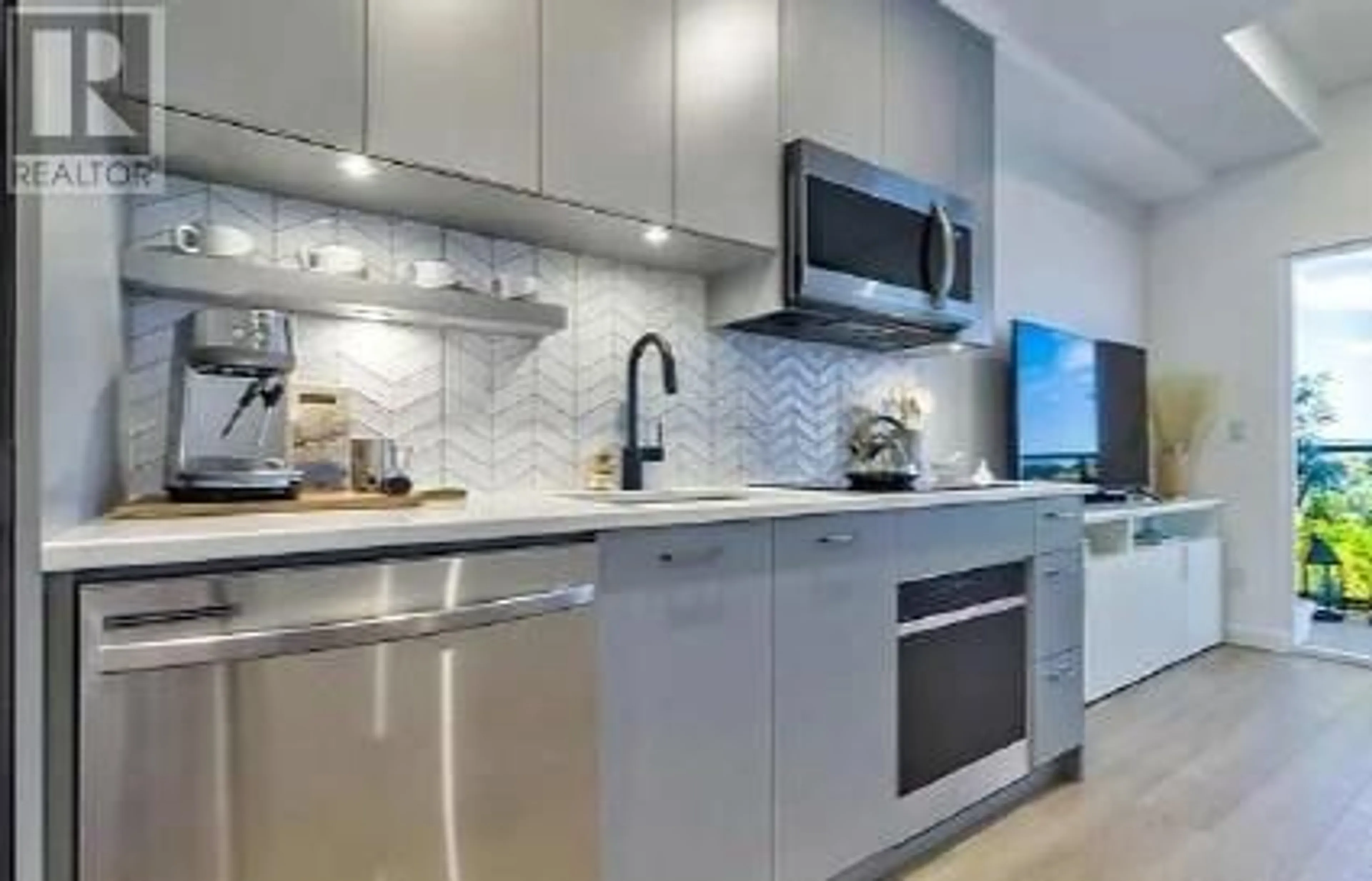 Contemporary kitchen, ceramic/tile floor for 1274 Devonshire Avenue Unit# 443, Kelowna British Columbia V1Y0M7