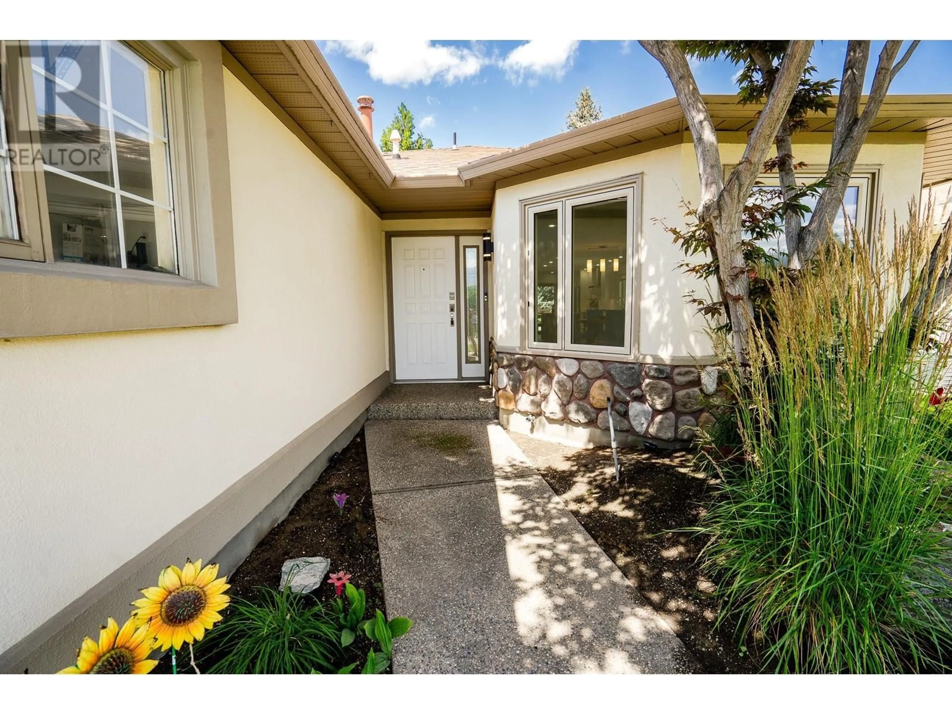 Indoor entryway for 1201 Cameron Avenue Unit# 53, Kelowna British Columbia V1W3R8