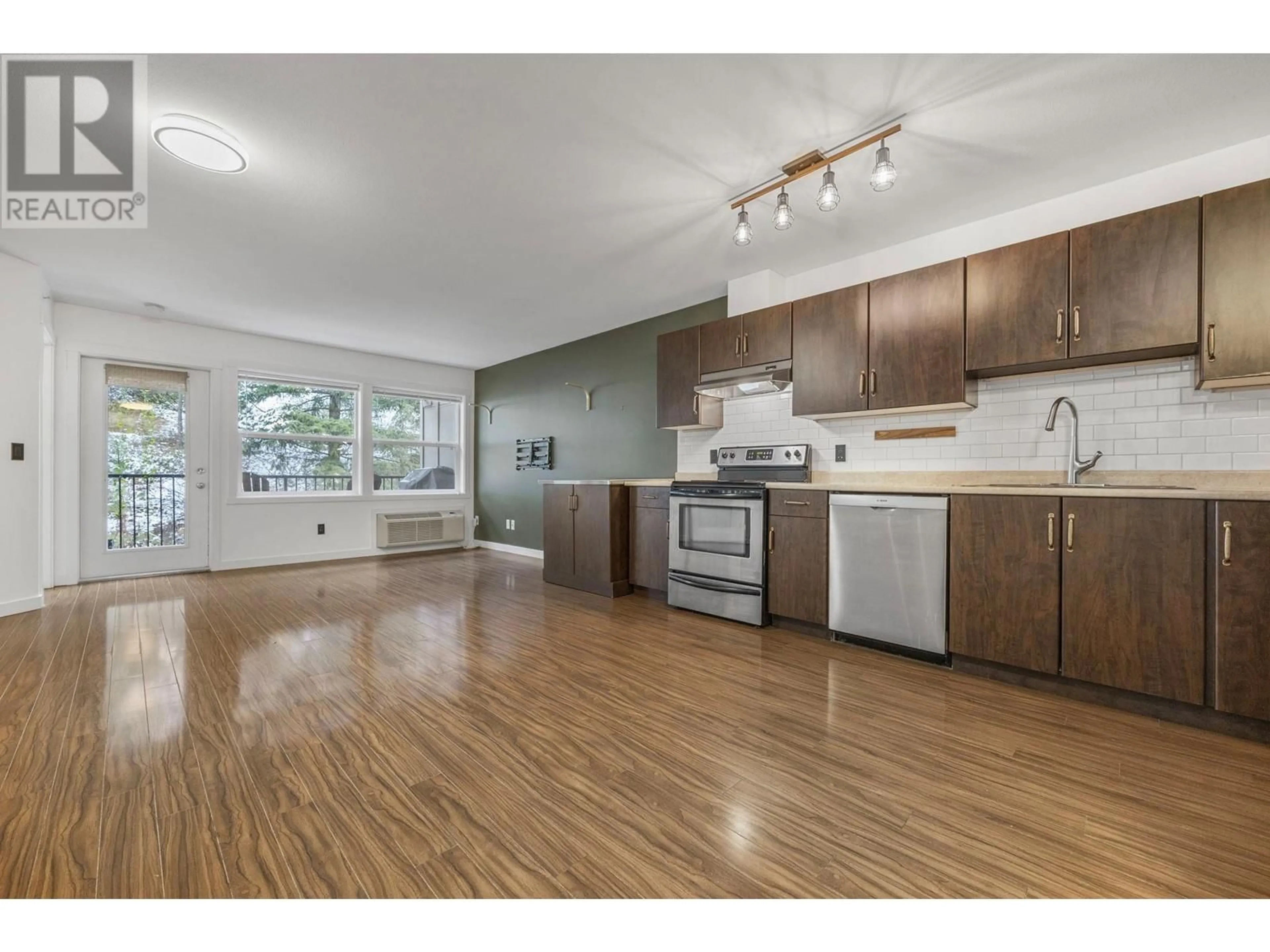 Open concept kitchen, wood/laminate floor for 1483 Glenmore Road N Unit# 309, Kelowna British Columbia V1V2C5