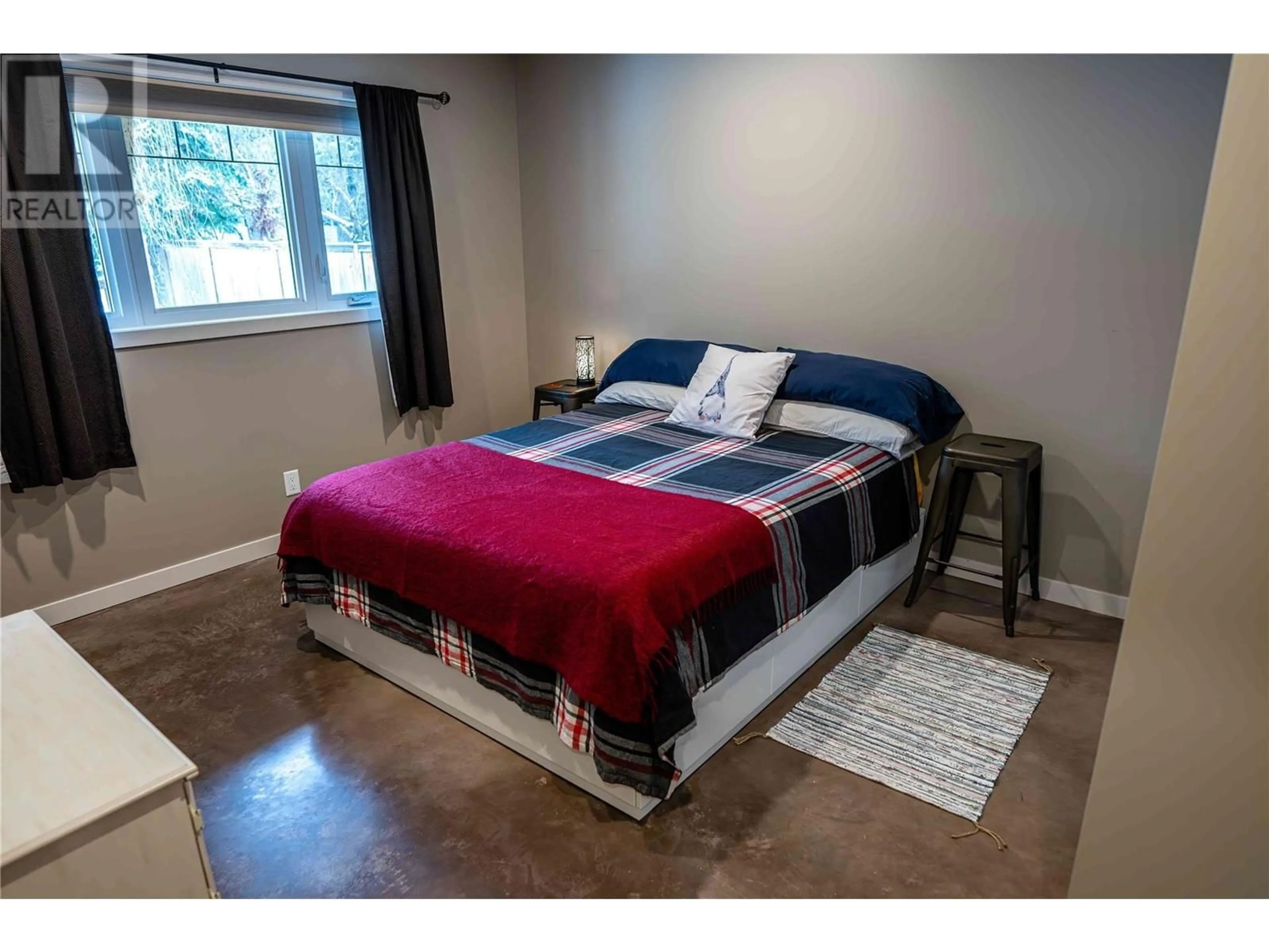 Bedroom with bed, unknown for 613 Glendale Avenue, Salmo British Columbia V0G1Z0