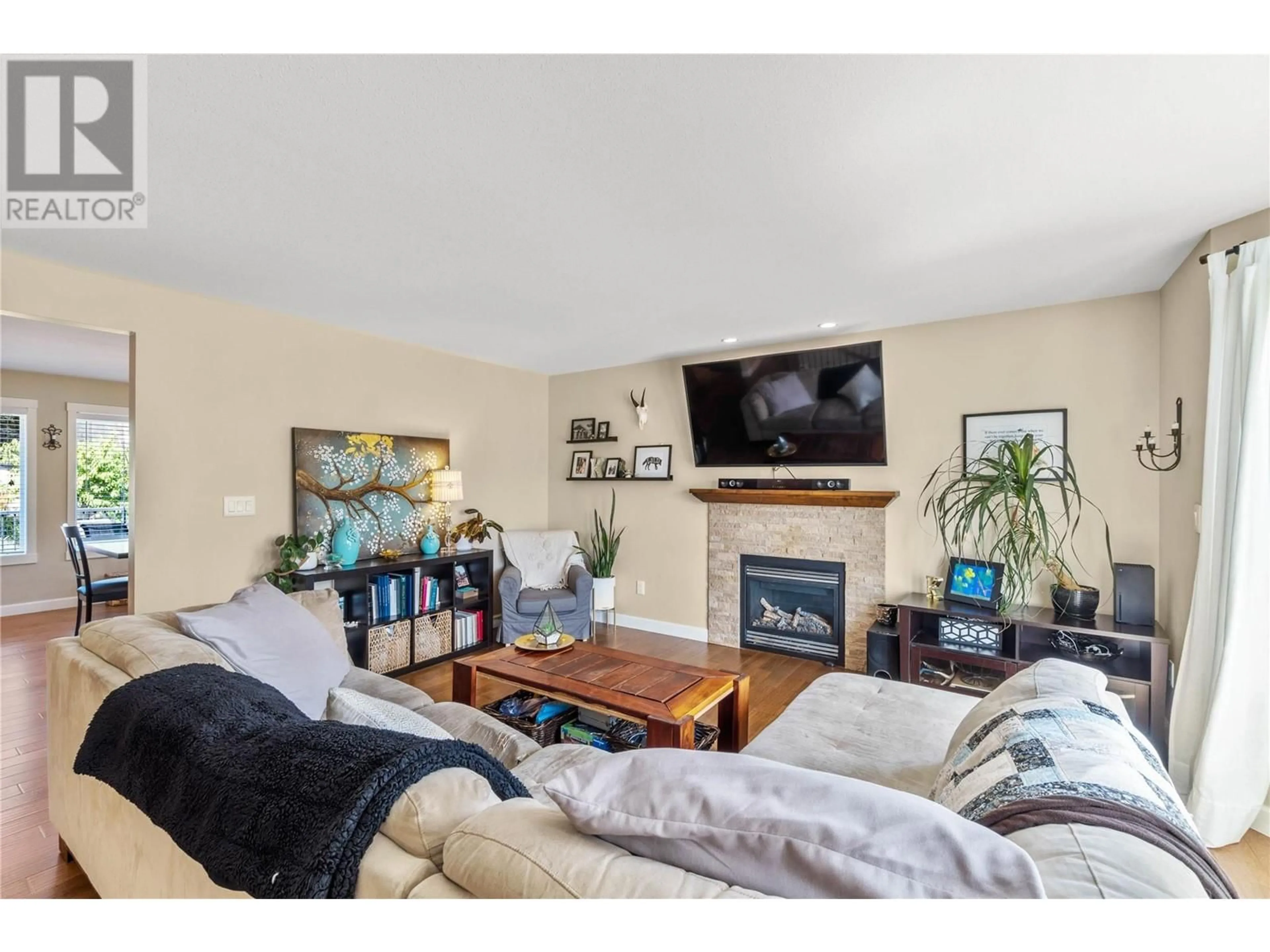 Living room with furniture, wood/laminate floor for 854 WOODRUSH Drive, Kamloops British Columbia V2B0E3