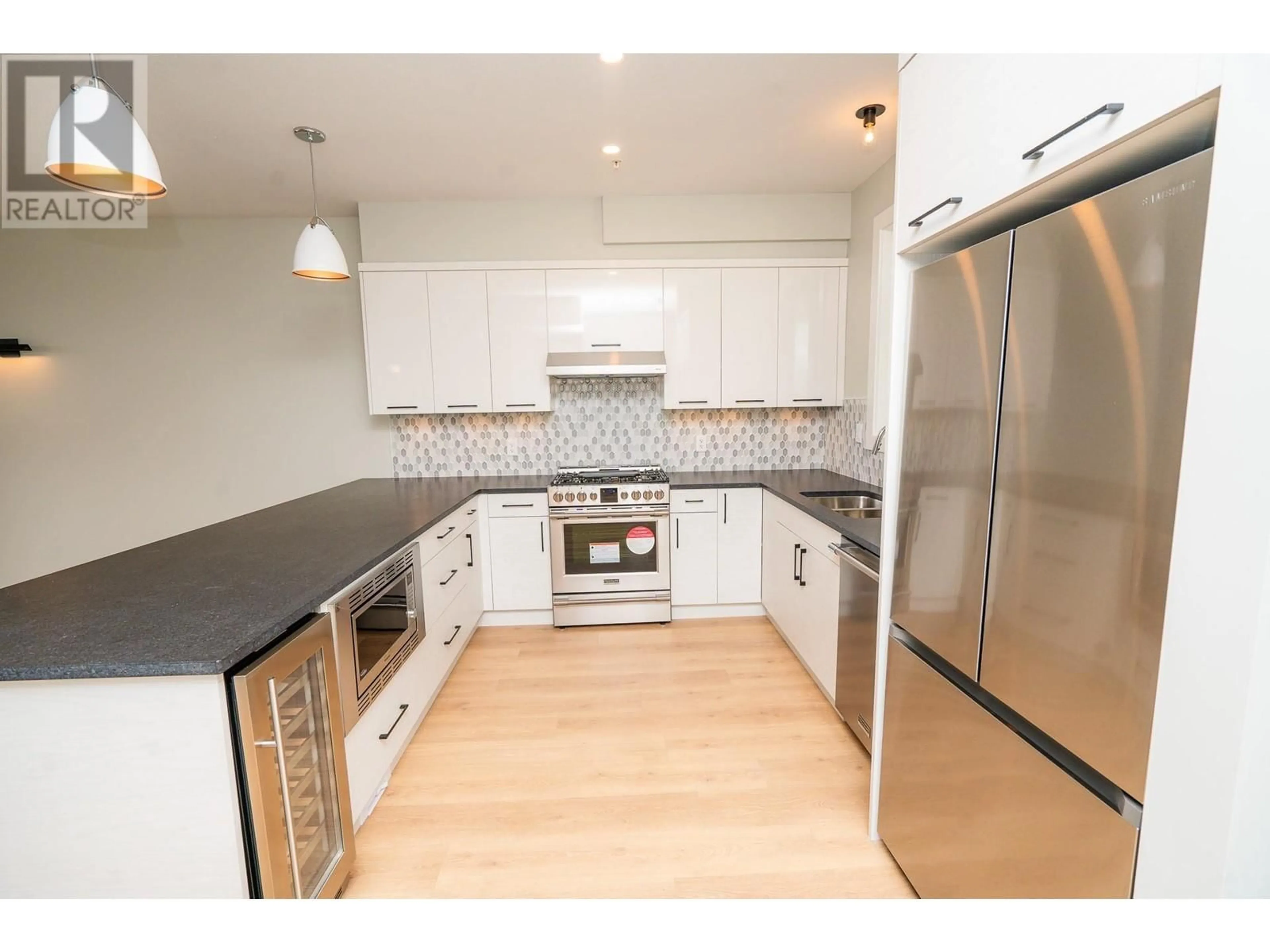 Open concept kitchen, wood/laminate floor for 270A GRIZZLY RIDGE TRAIL, Big White British Columbia V1P1P4