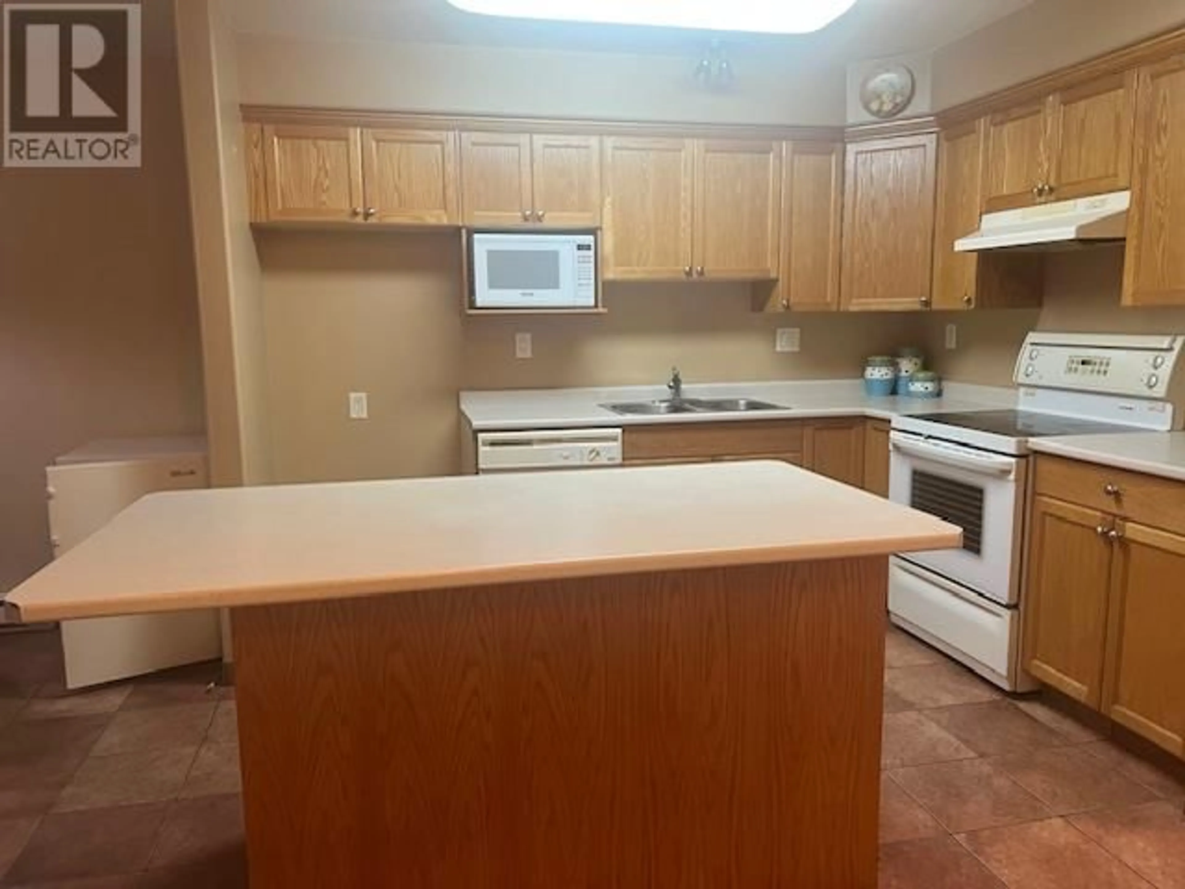 Standard kitchen, unknown for 114 - 9307 62ND AVENUE, Osoyoos British Columbia V0H1V5