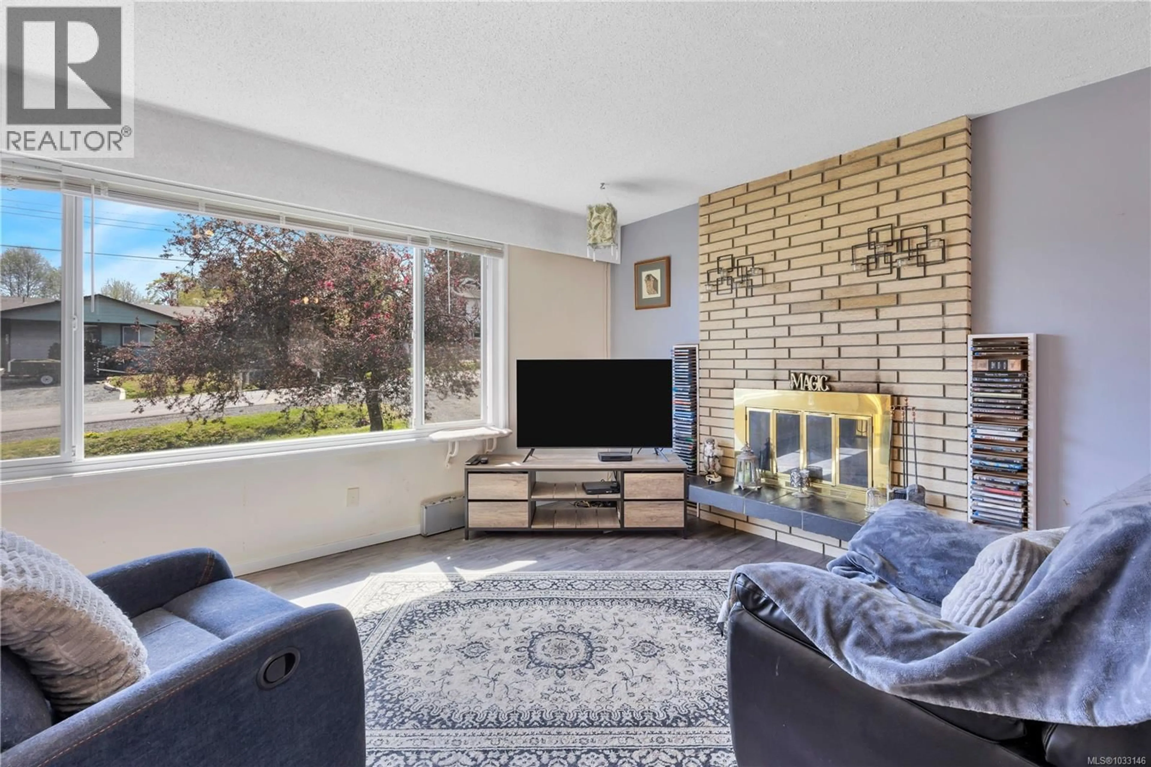 Living room with furniture, unknown for 564 NOVA STREET, Nanaimo British Columbia V9R5N5